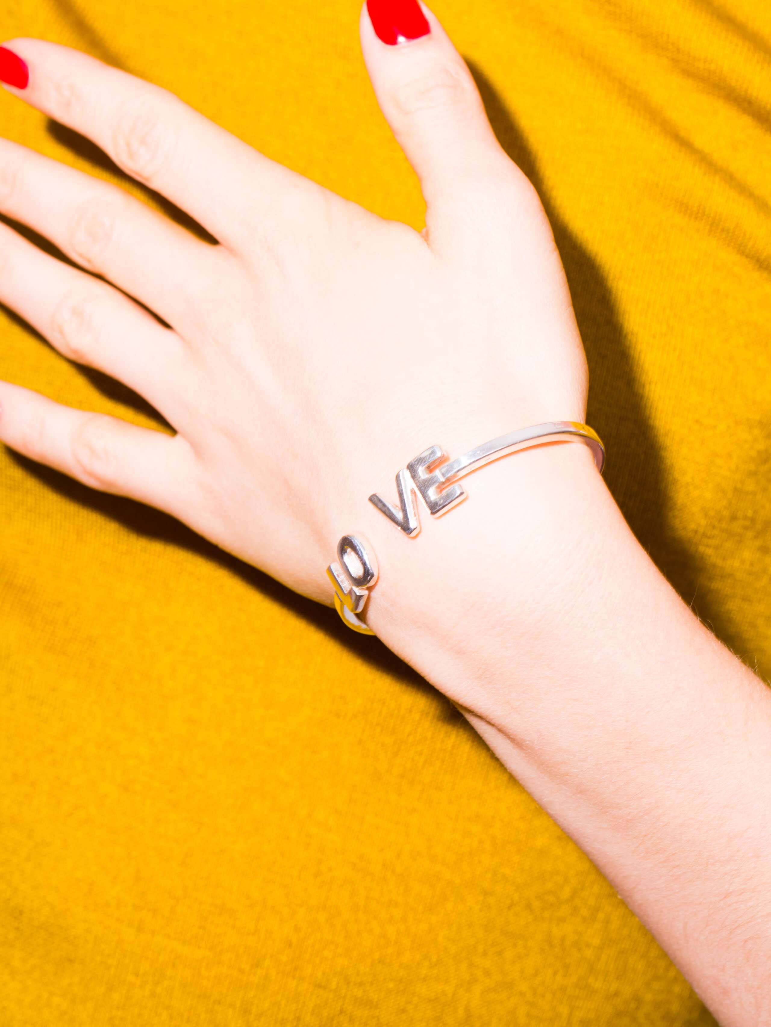 love rules bangle