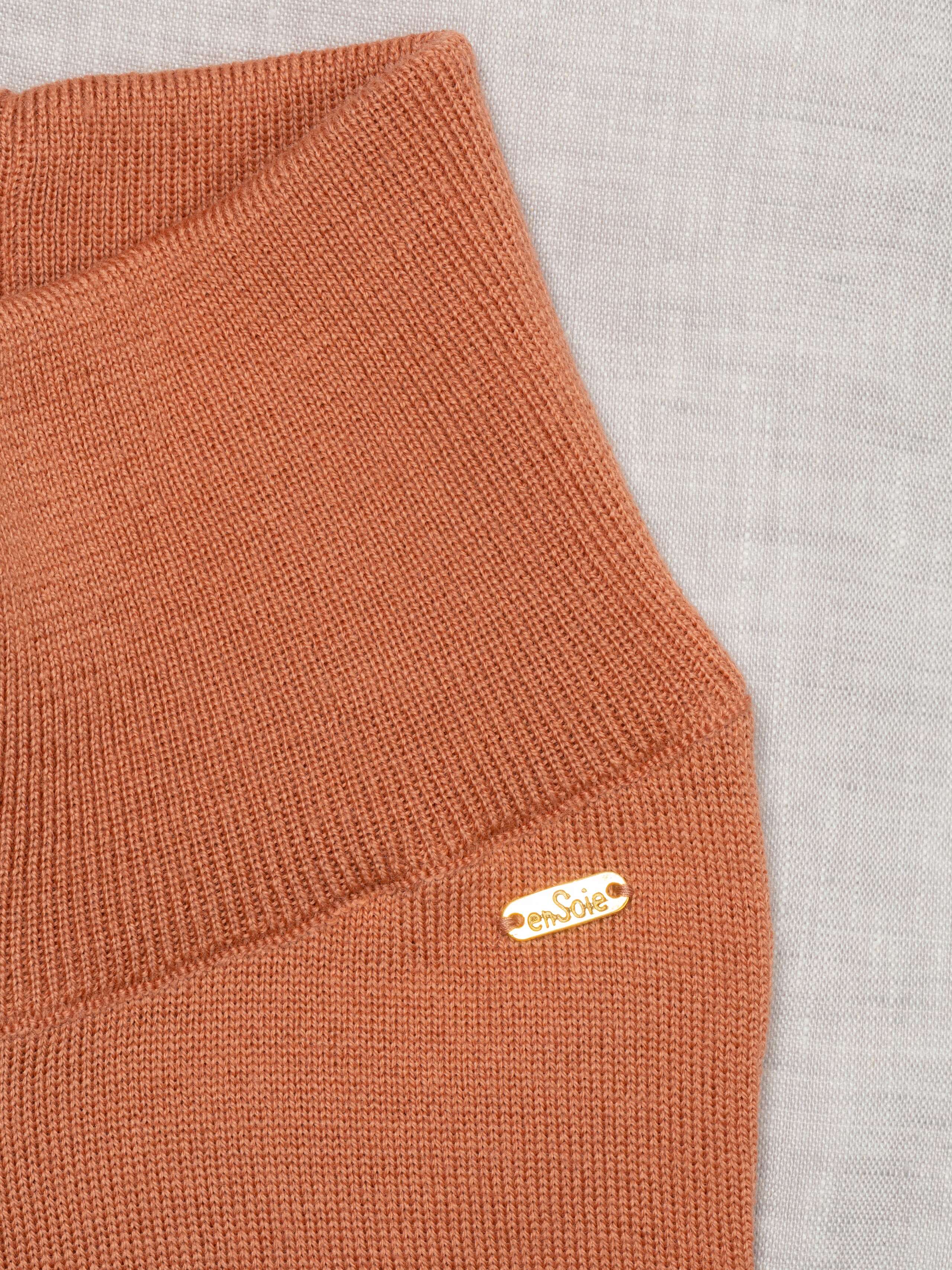 Fine knitted leggings