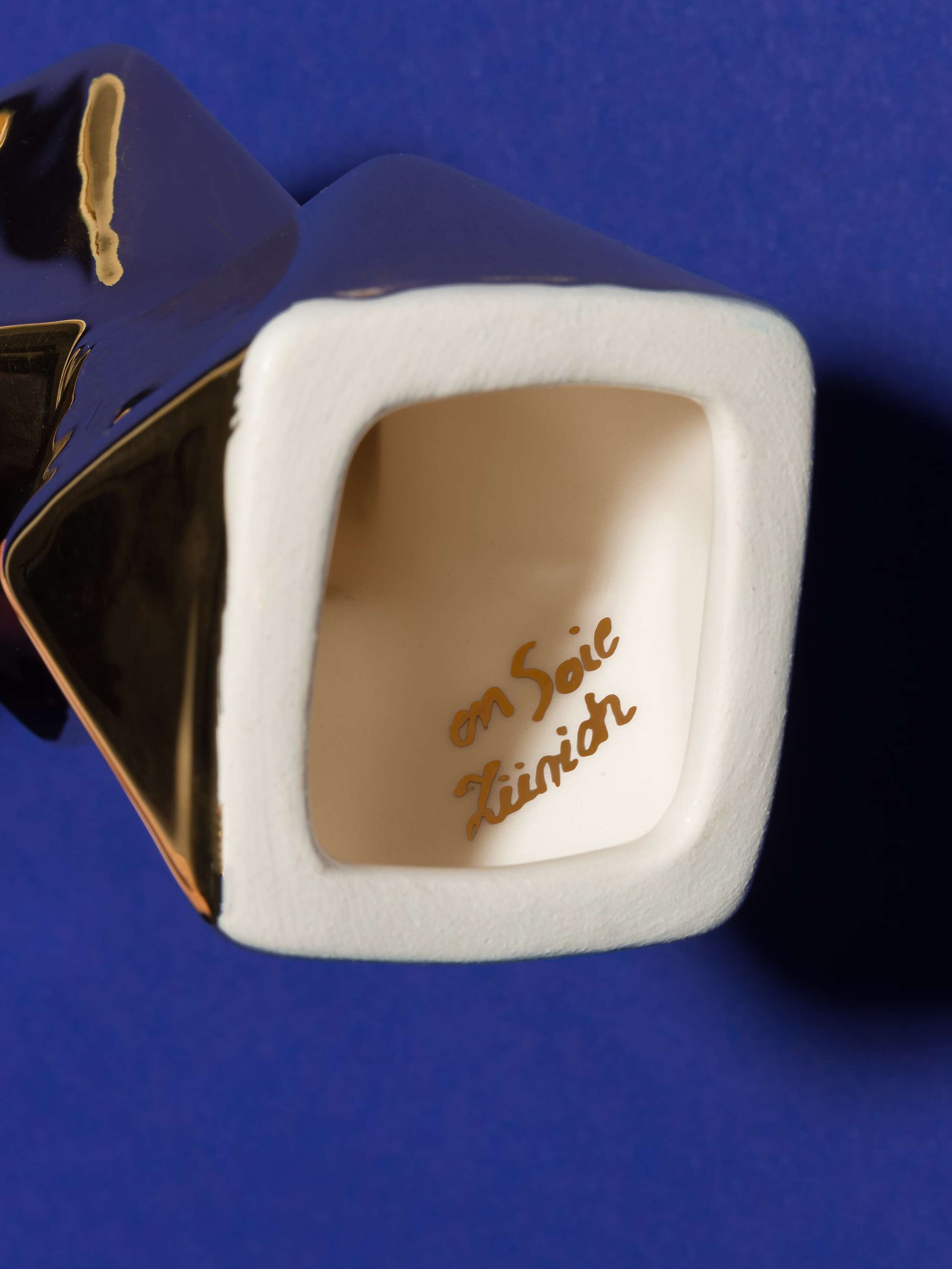 detail cubic candle Holder in gold