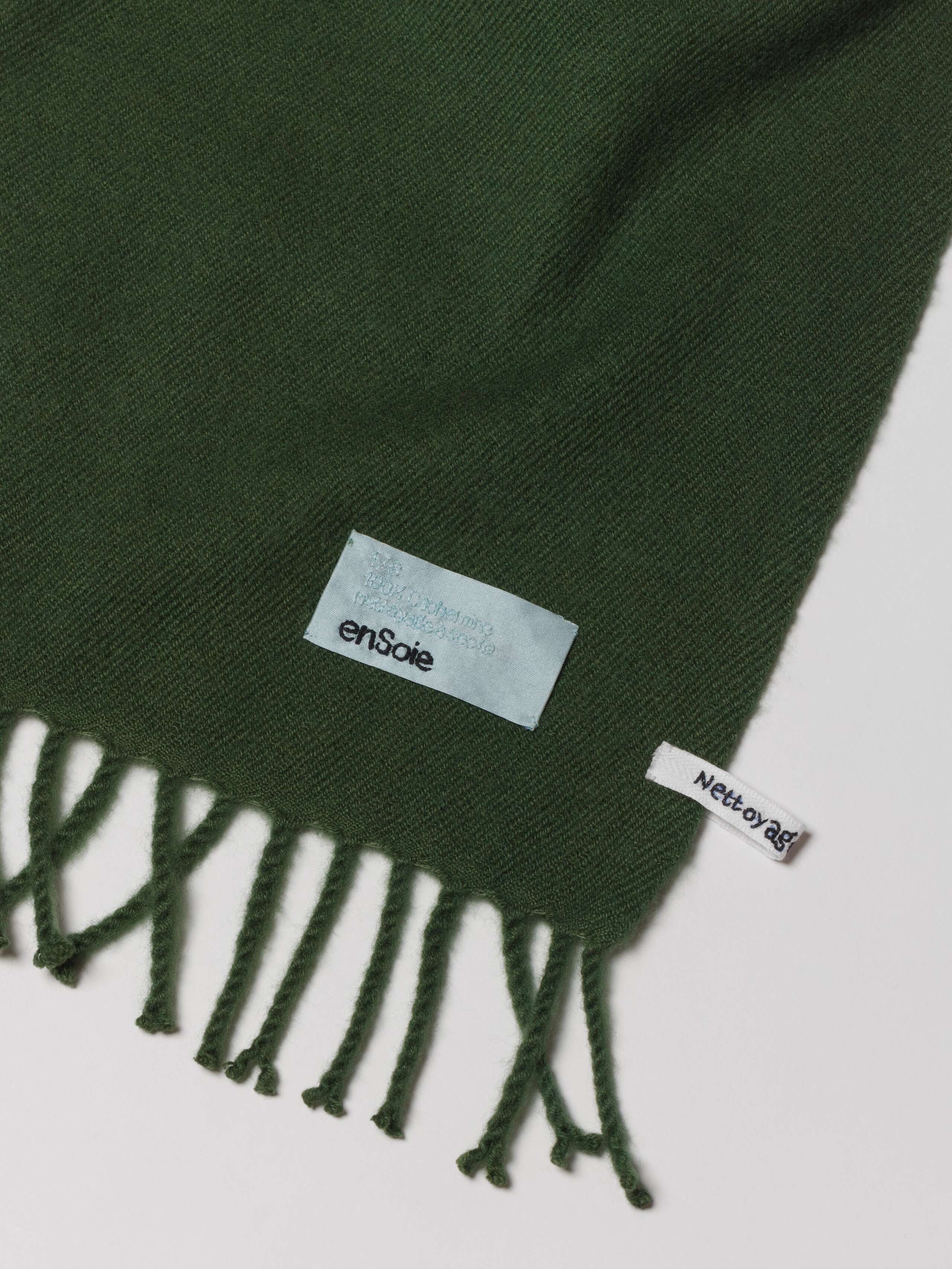 Picture of a detail of a green cashmere stole