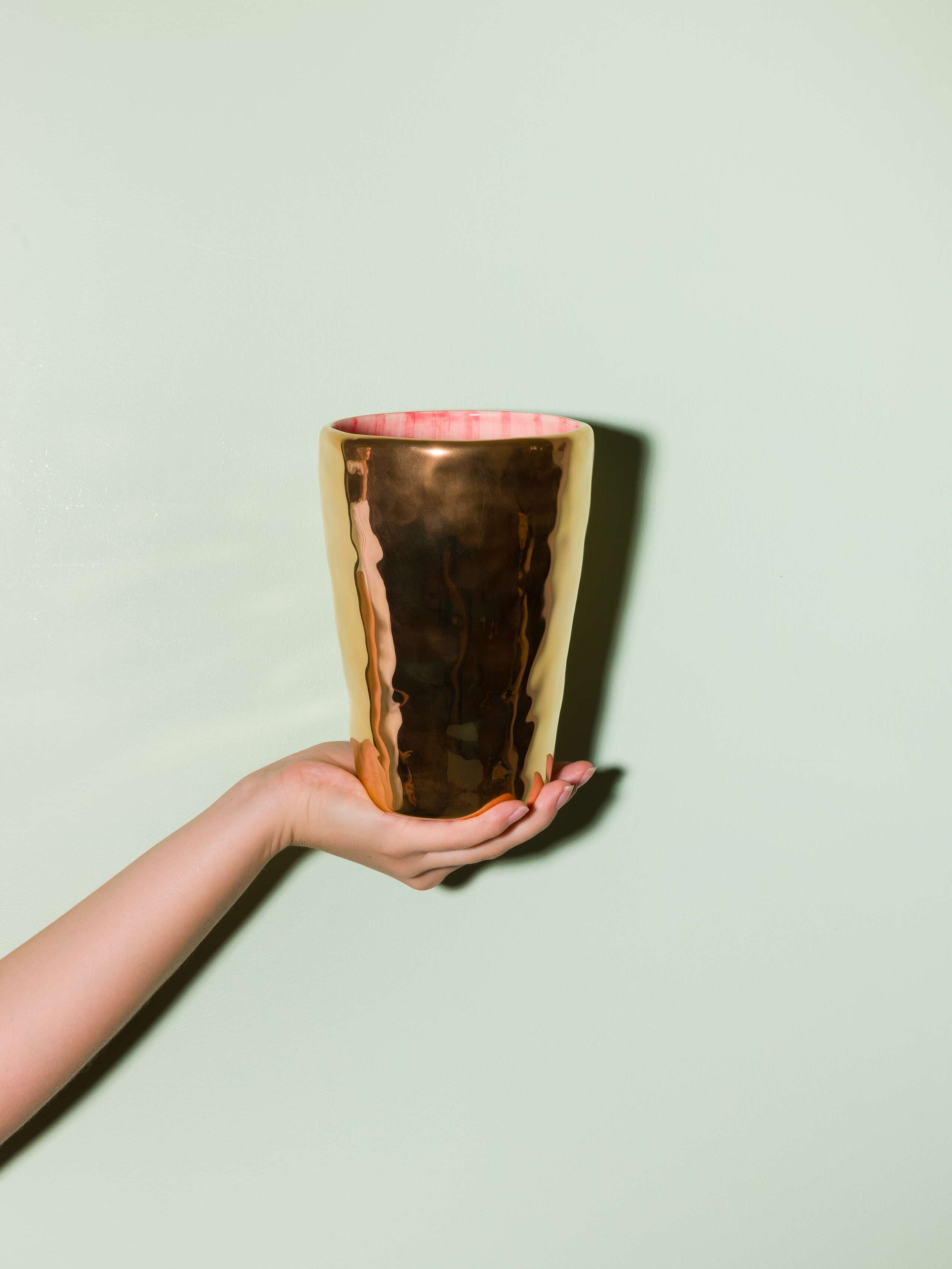 Picture of a golden vase