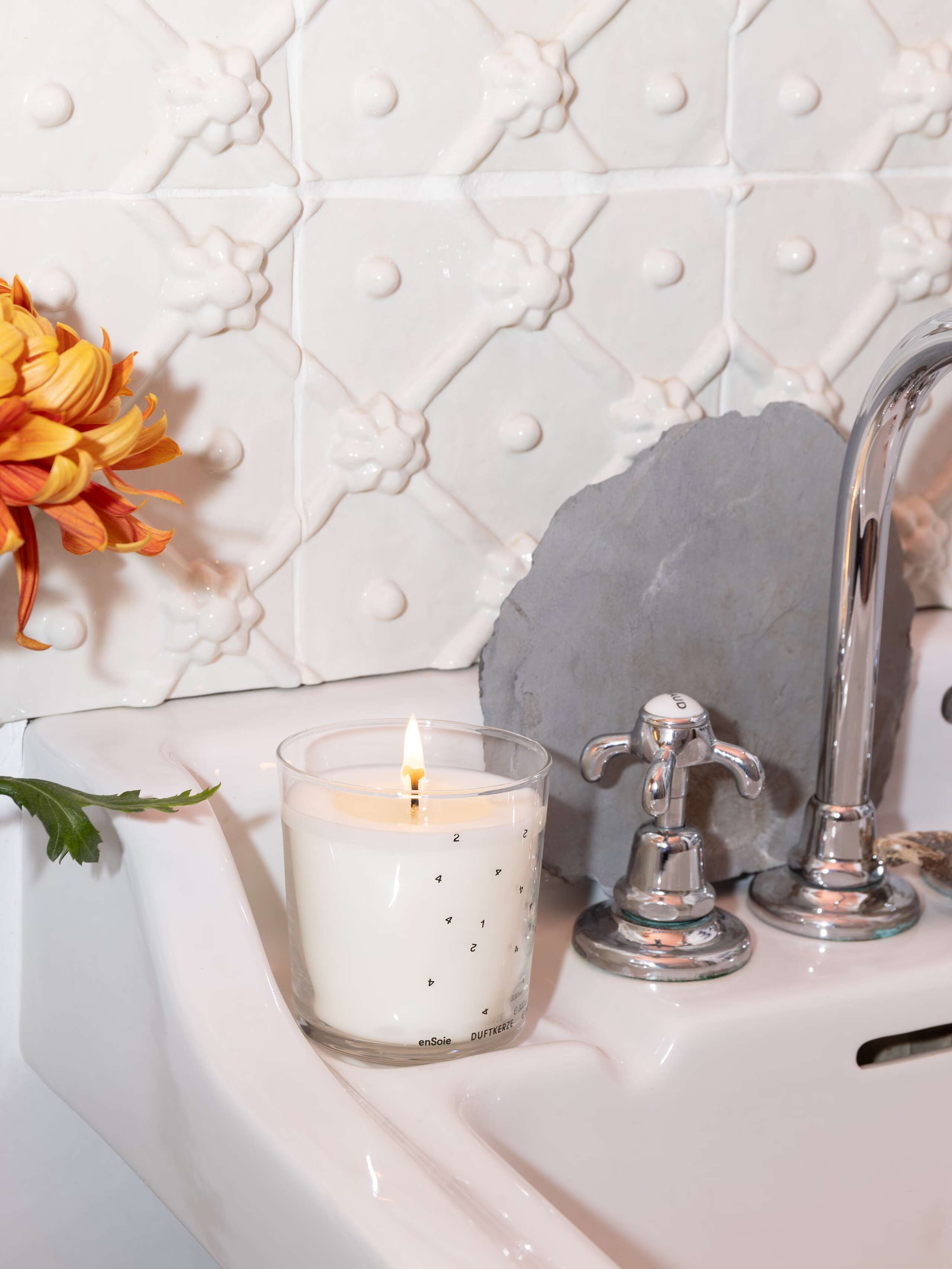 Picture of a beautiful scented candle in a bath room