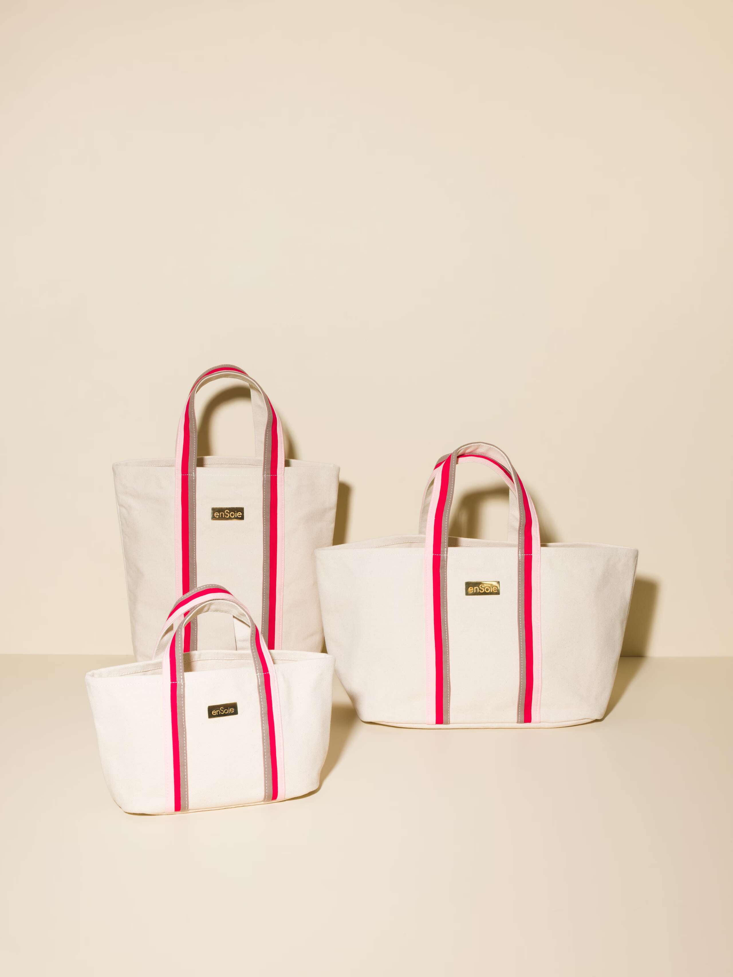 Picture of the upstate bag with red toned handles