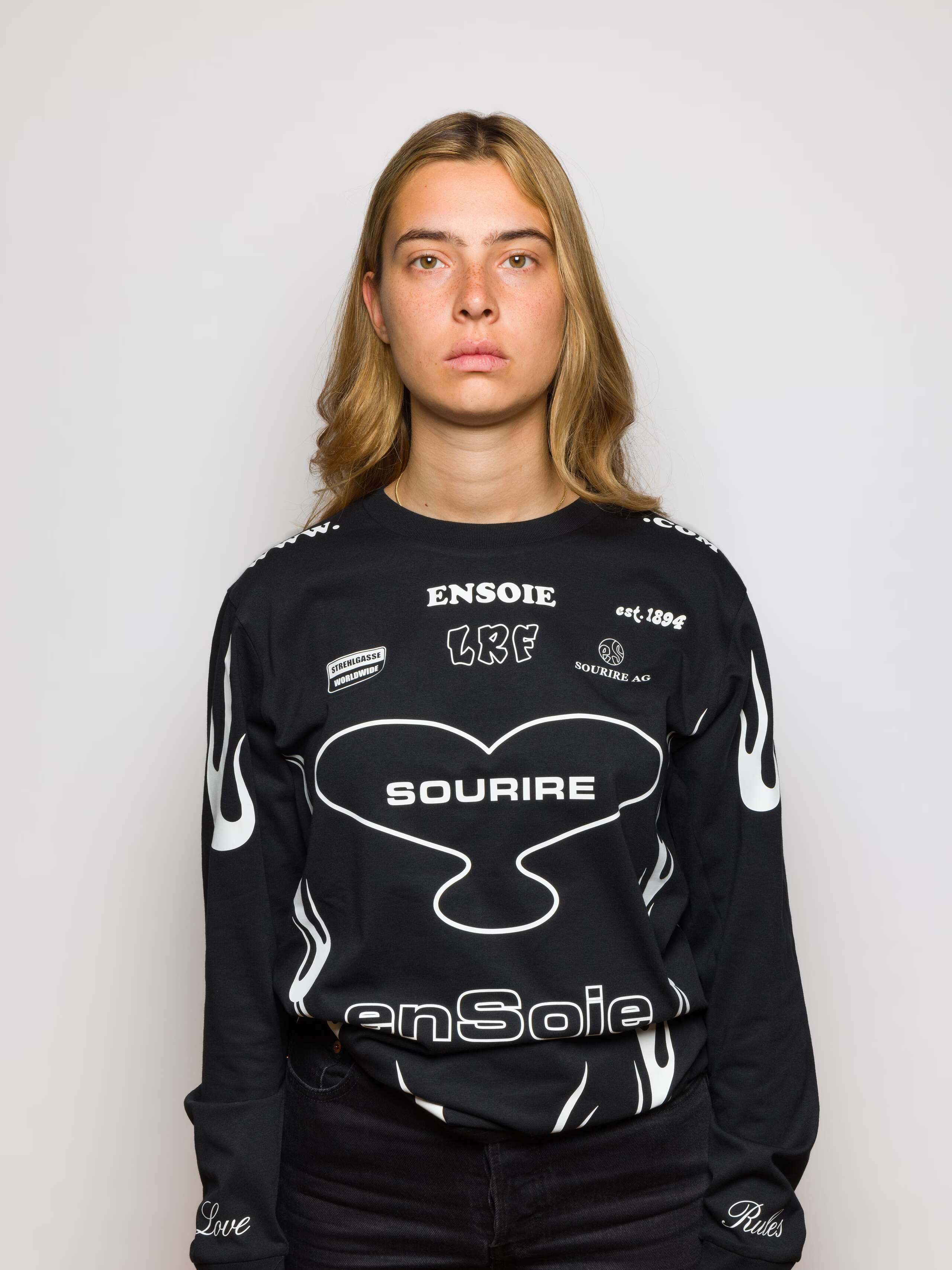 Model wearing Long sleeve team shirt enSoie