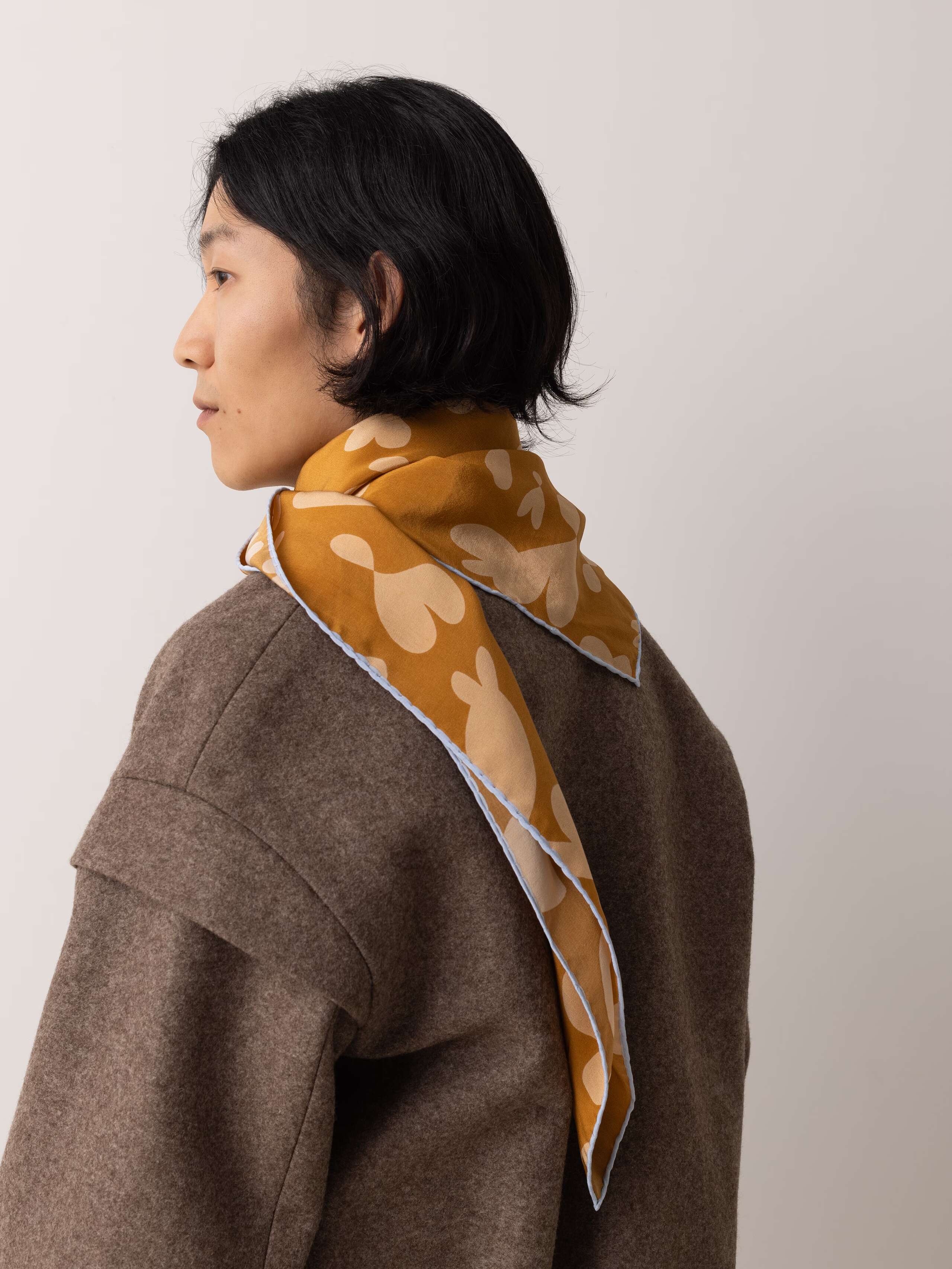 Inspiring Hearts Foulard Print in Hay Wheat Carré Foulard