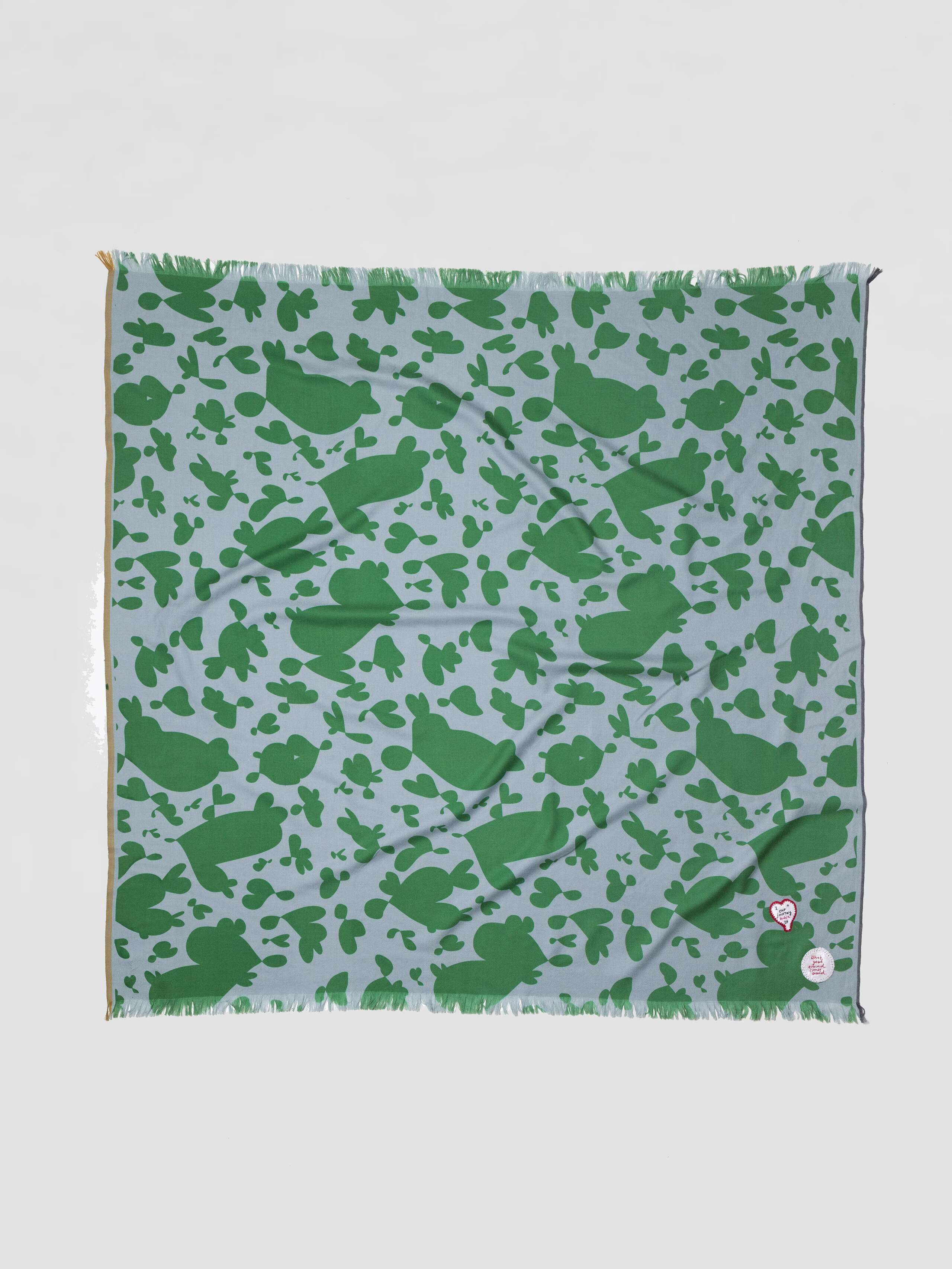 Saga 130 Scarf in printed wool with inspiring hearts in ice blue