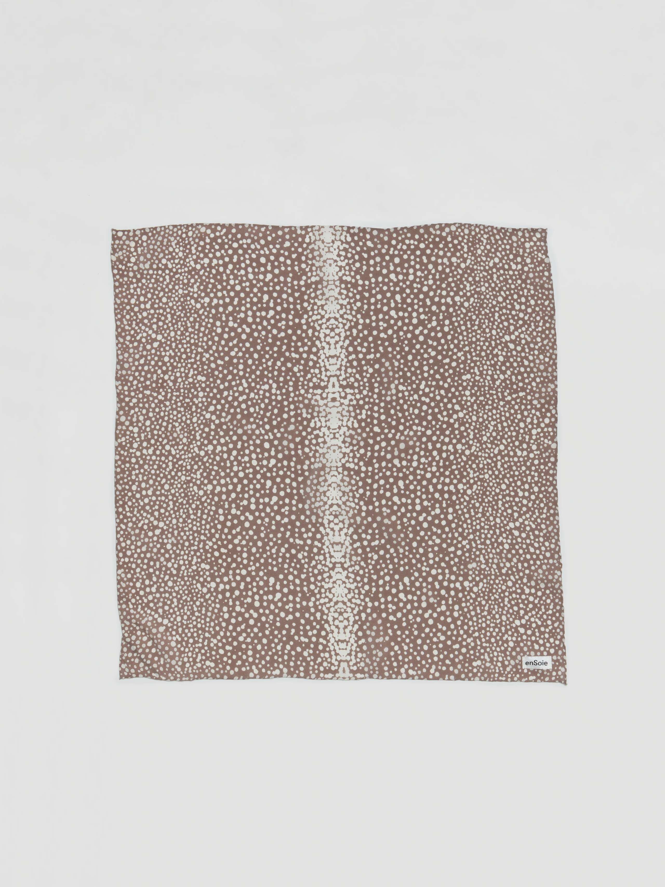 Picture of the Foulard in moonrock printed with leo dots