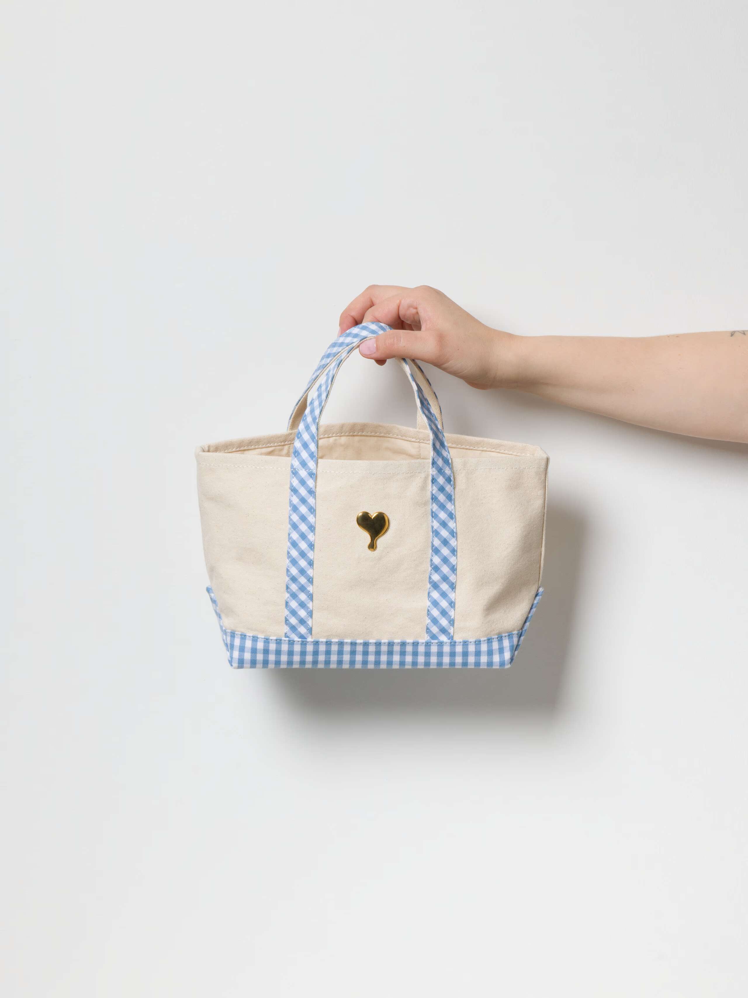 Ferry bag in cotton canvas with vichy check details in three sizes front with brass heart