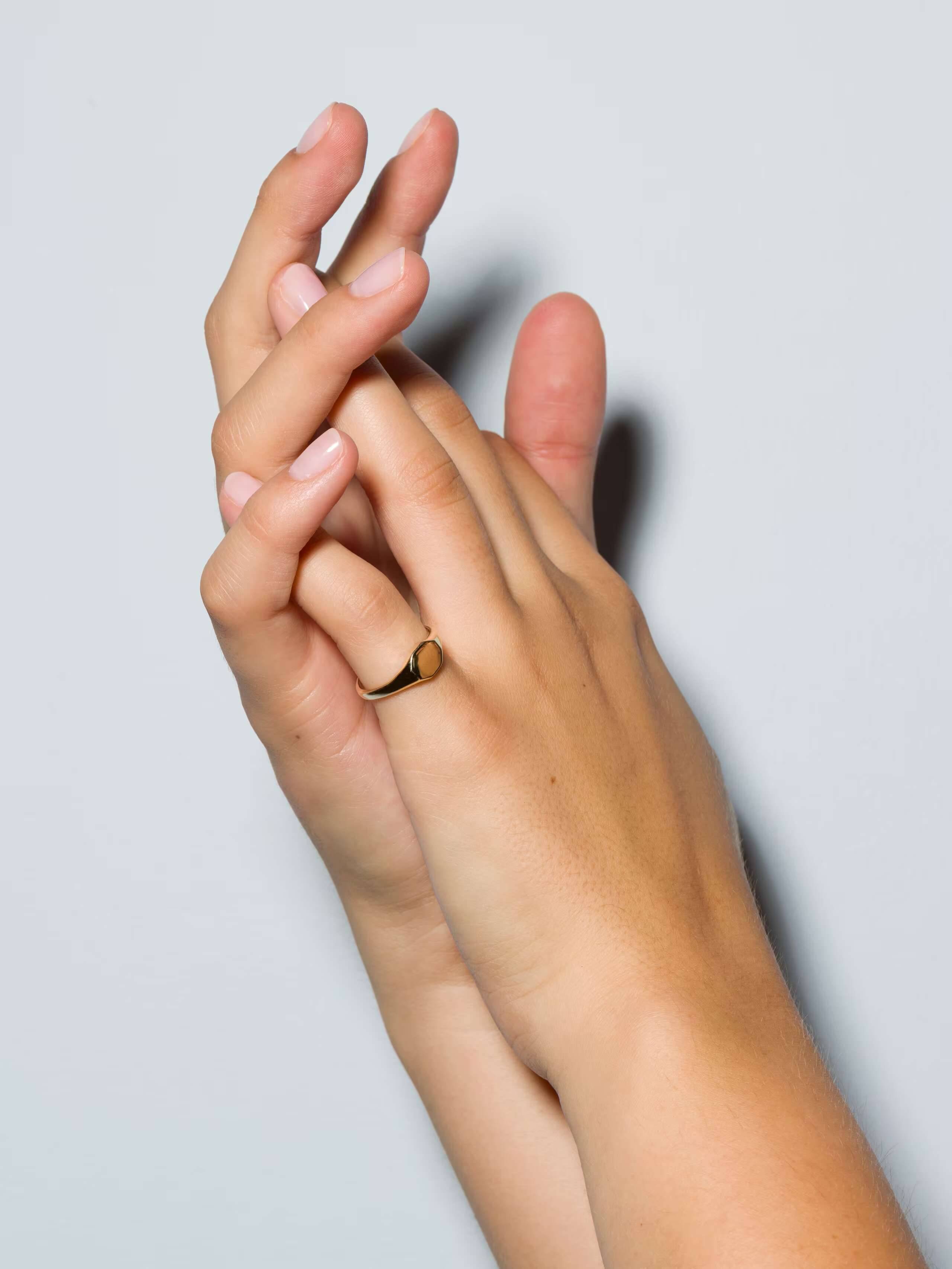 model wearing the ida ring octagon in 9 karat gold, plain