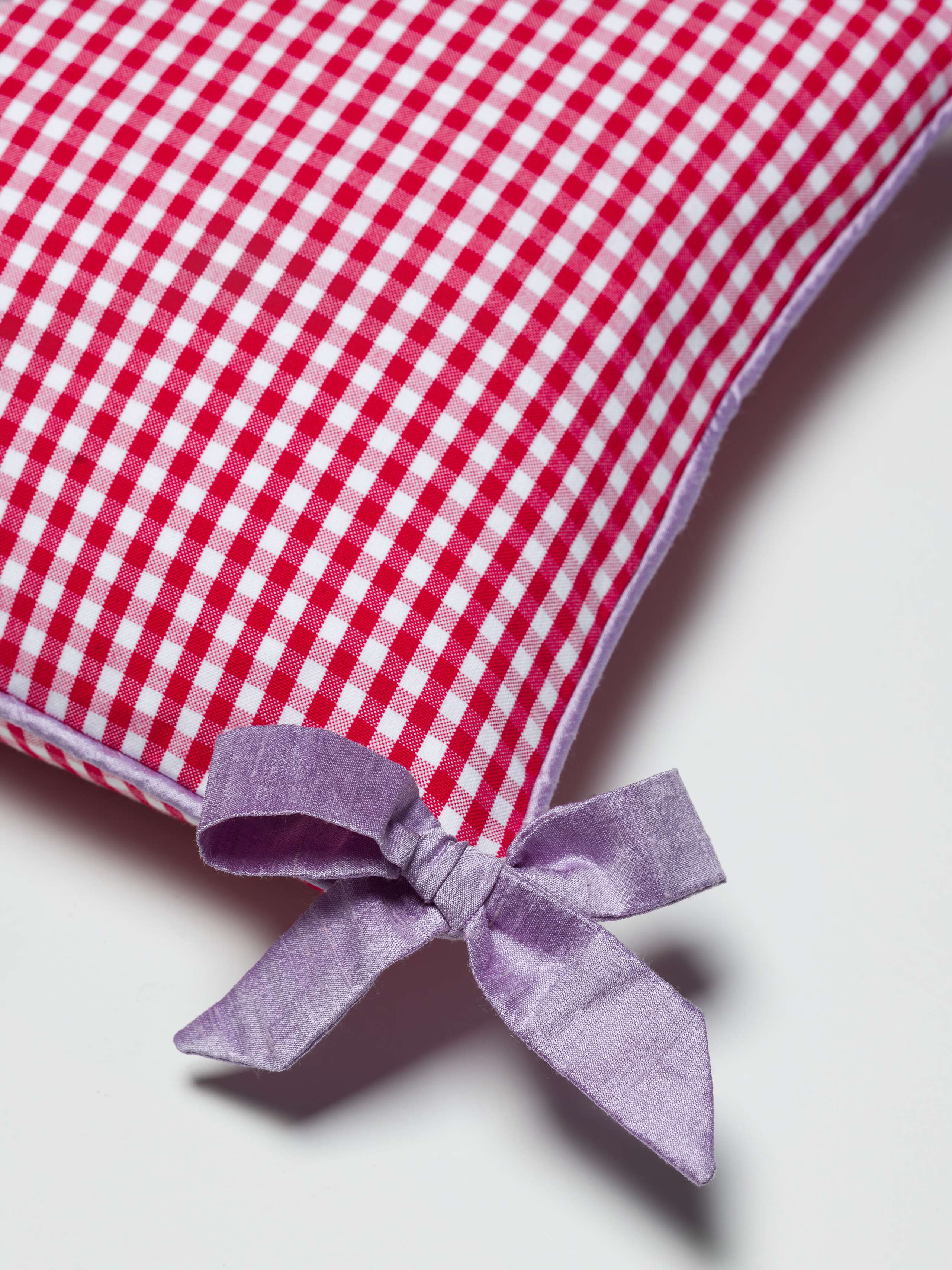Pillow cover vichy Milo in candy pink and enSoie red with bows