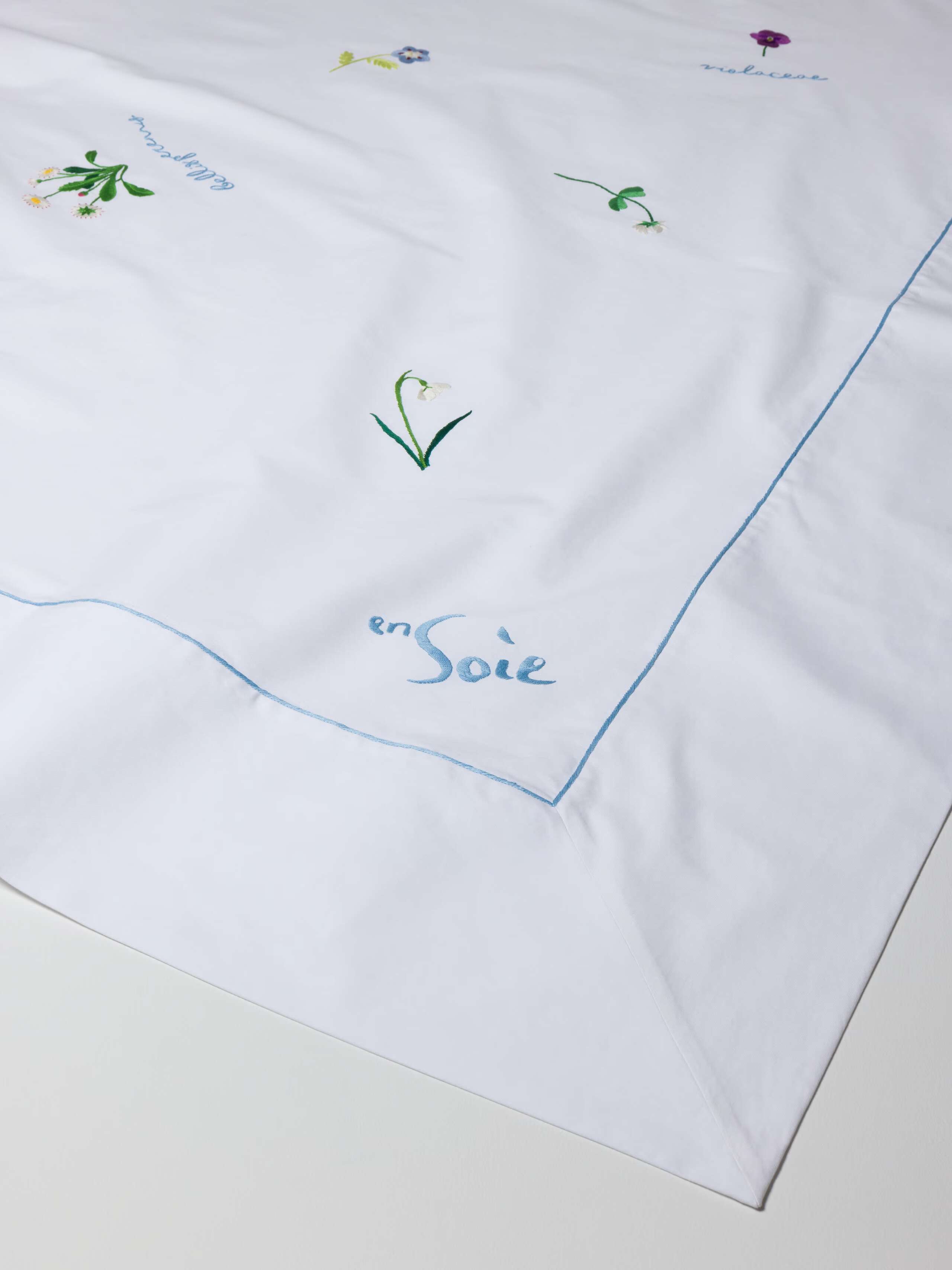 Charlotte tablecloth white with floral hand-embroidery