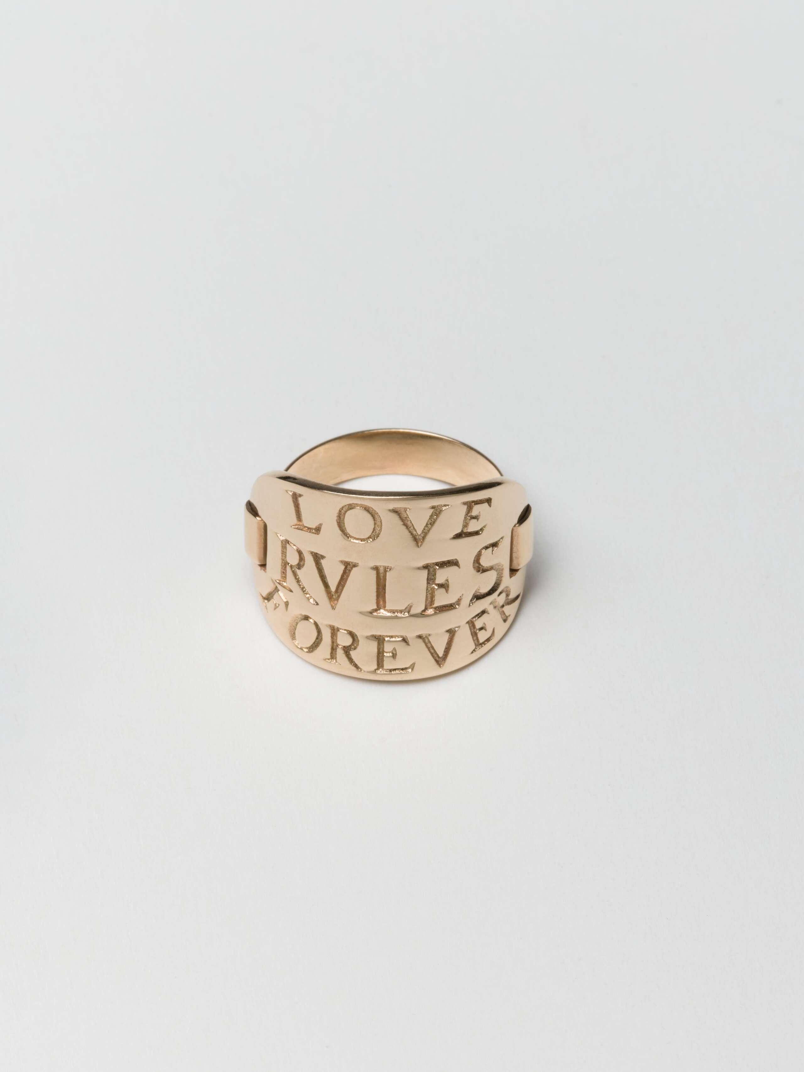 love rules forever tag ring in 9 Karat gold, front view