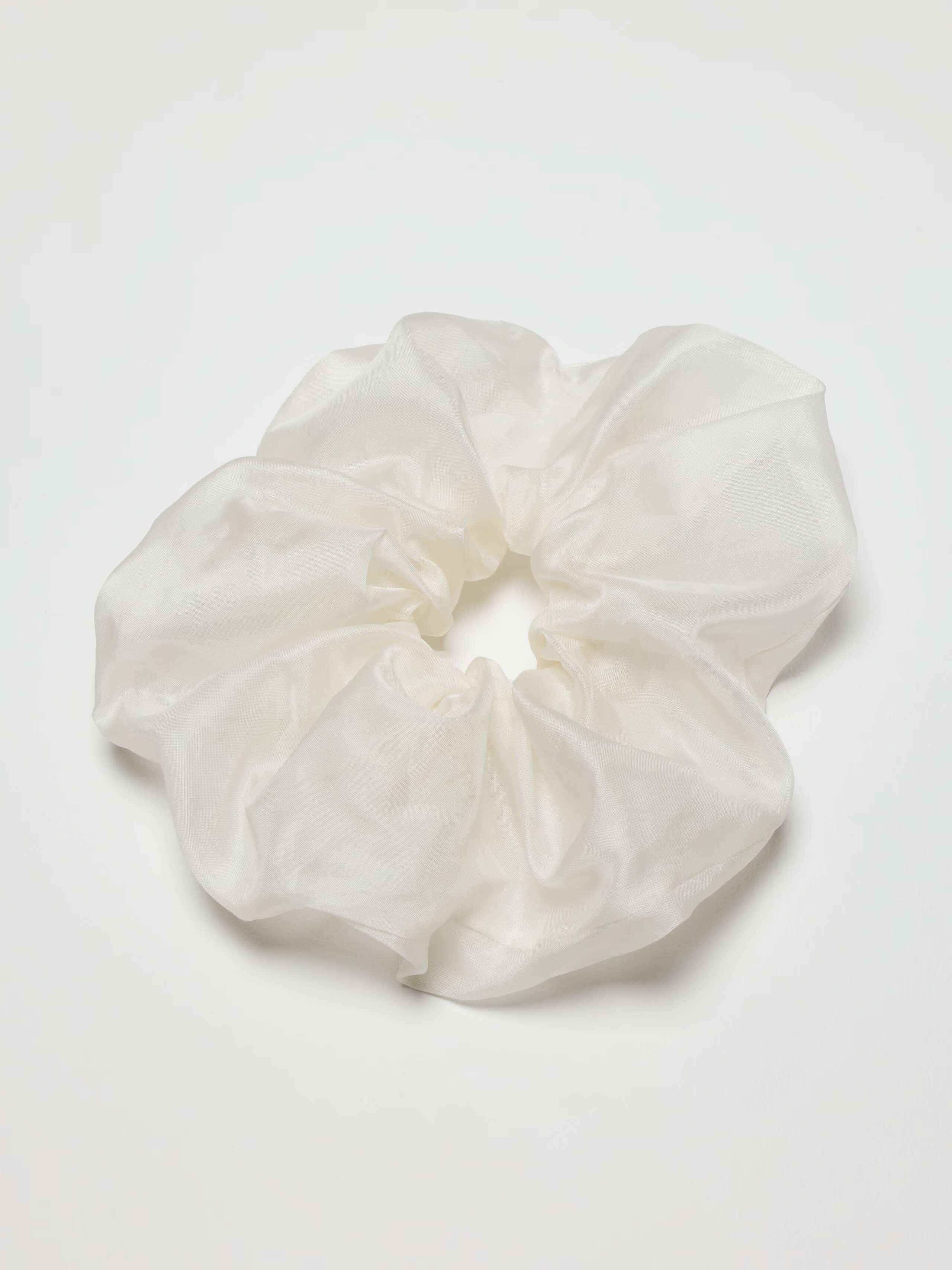 Scrunchie Rose oversize accessory in Flower print silk in two colours white and rose organza