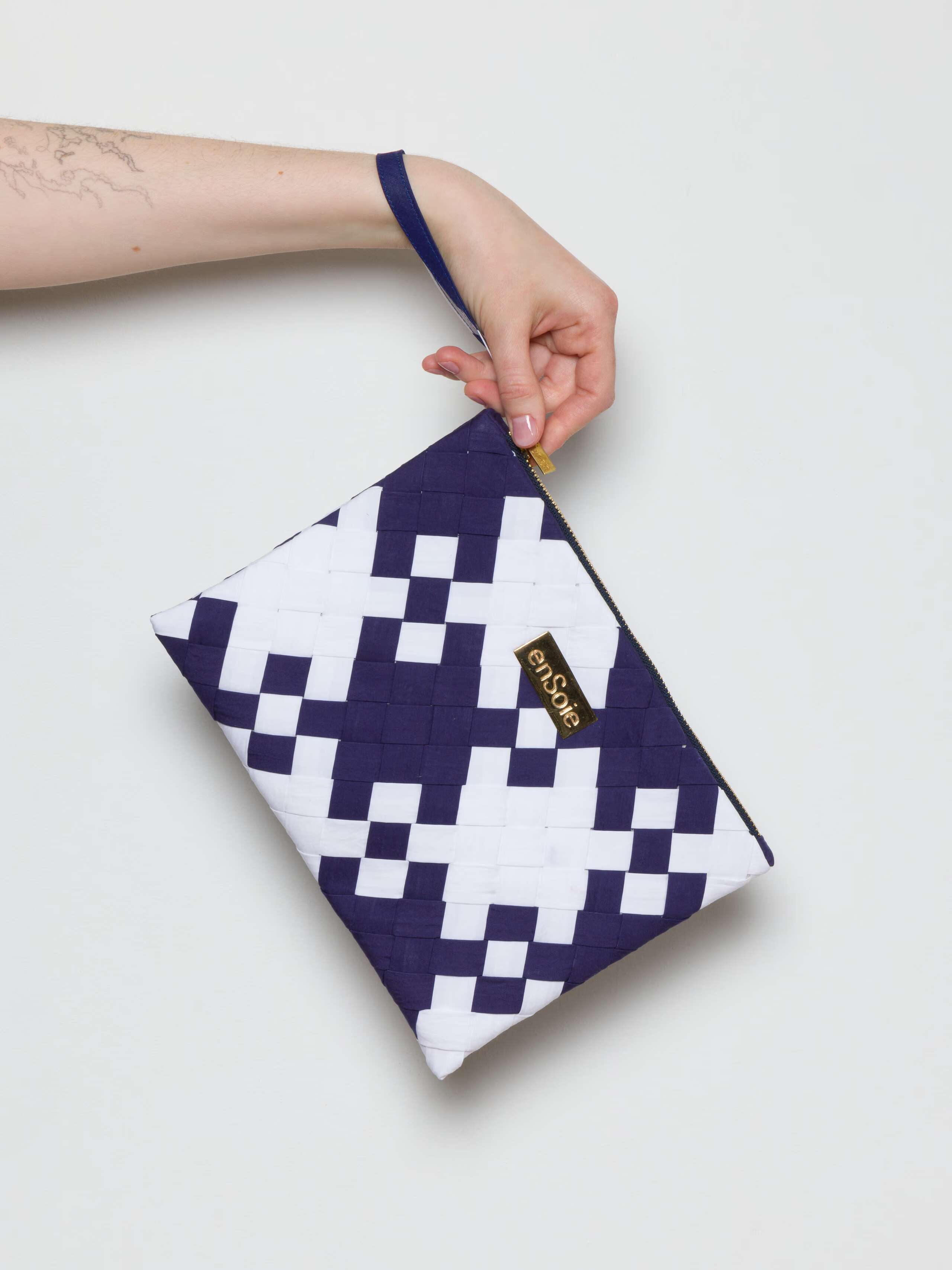 Clutch bag navy white woven poplin cotton with enSoie brass tag