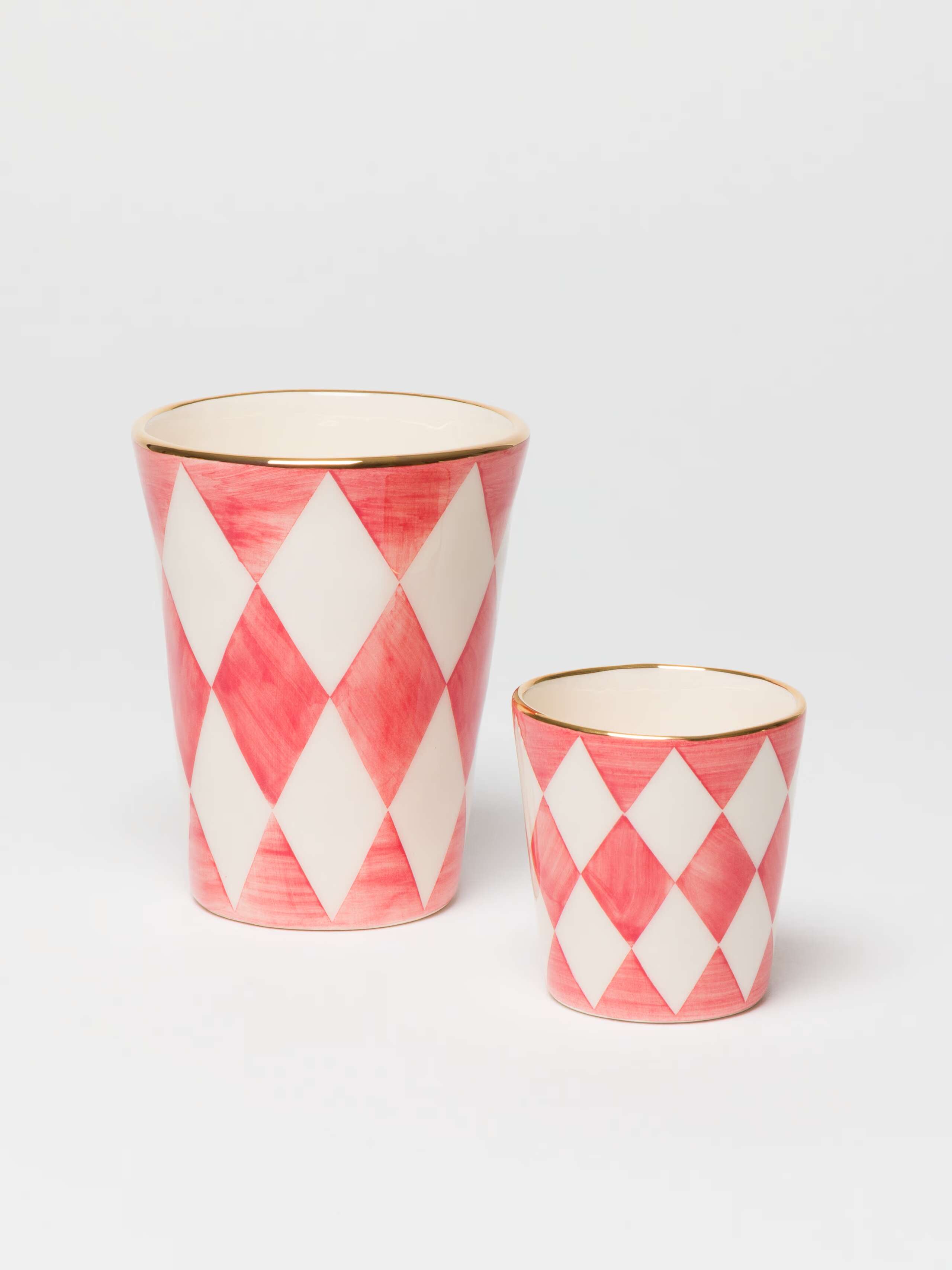 Sourire Cup in XS and Espresso in the enSoire red diamond pattern