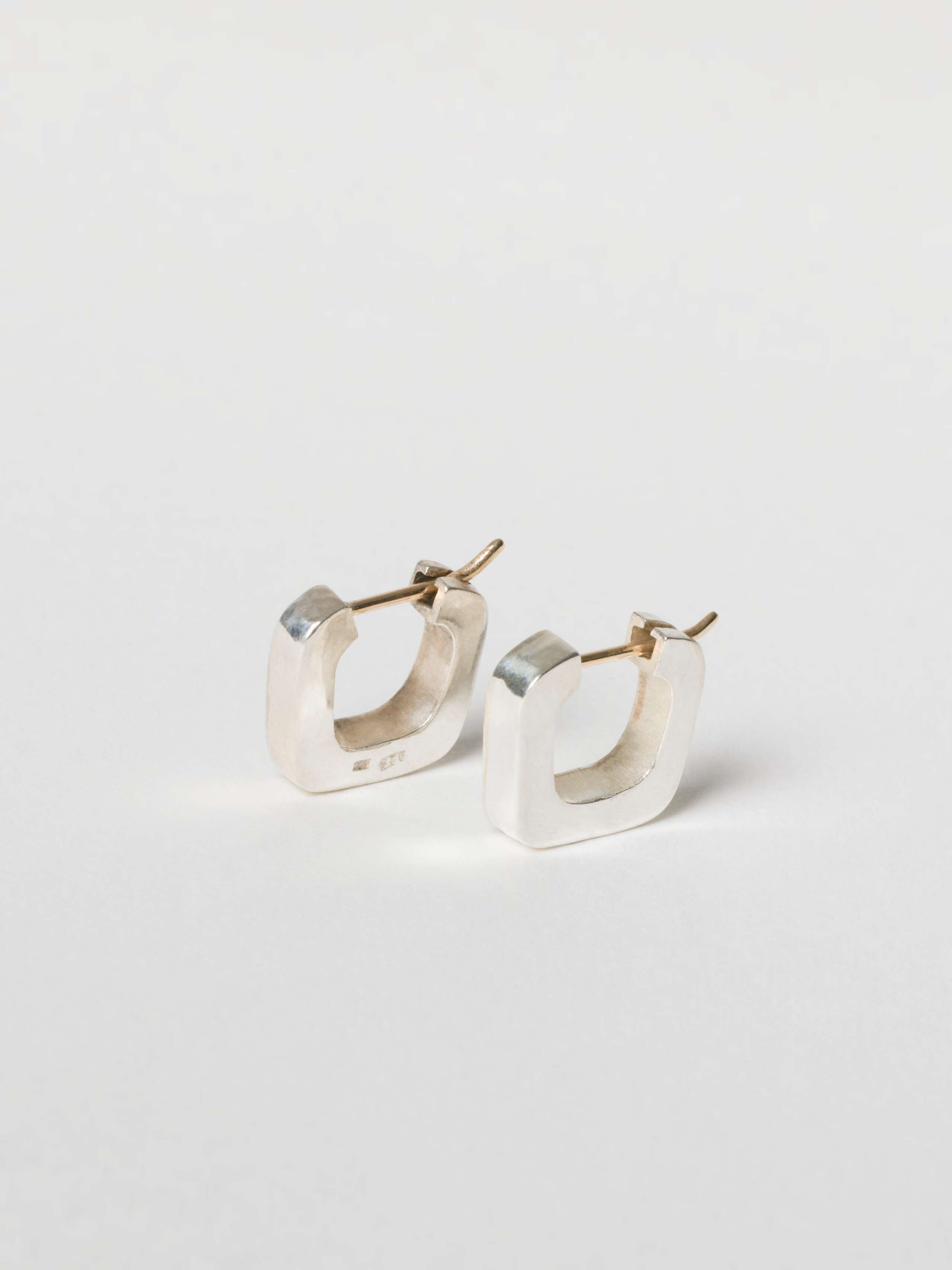 Frame creoles small in sterling silver