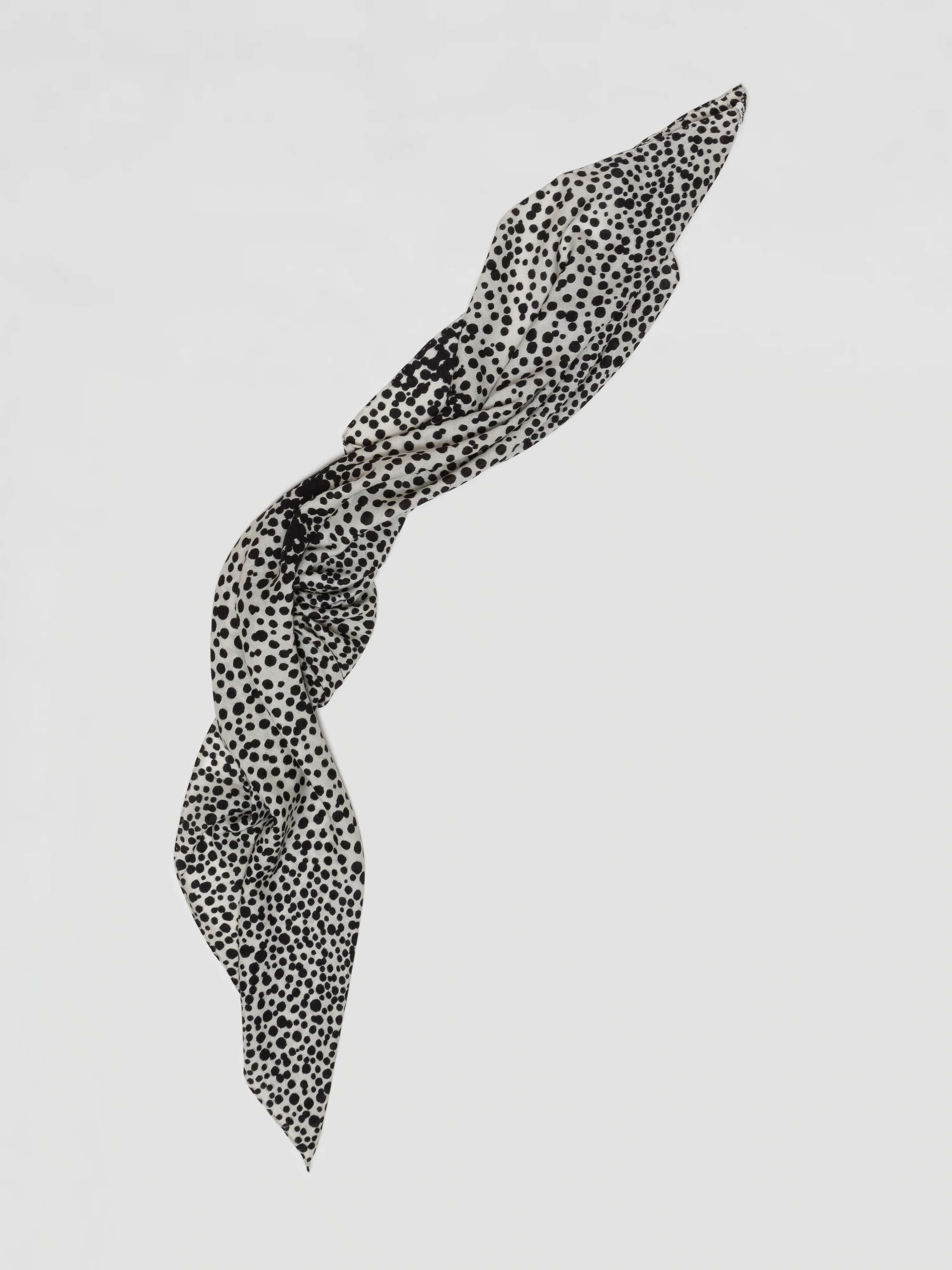 Leo scarf in black