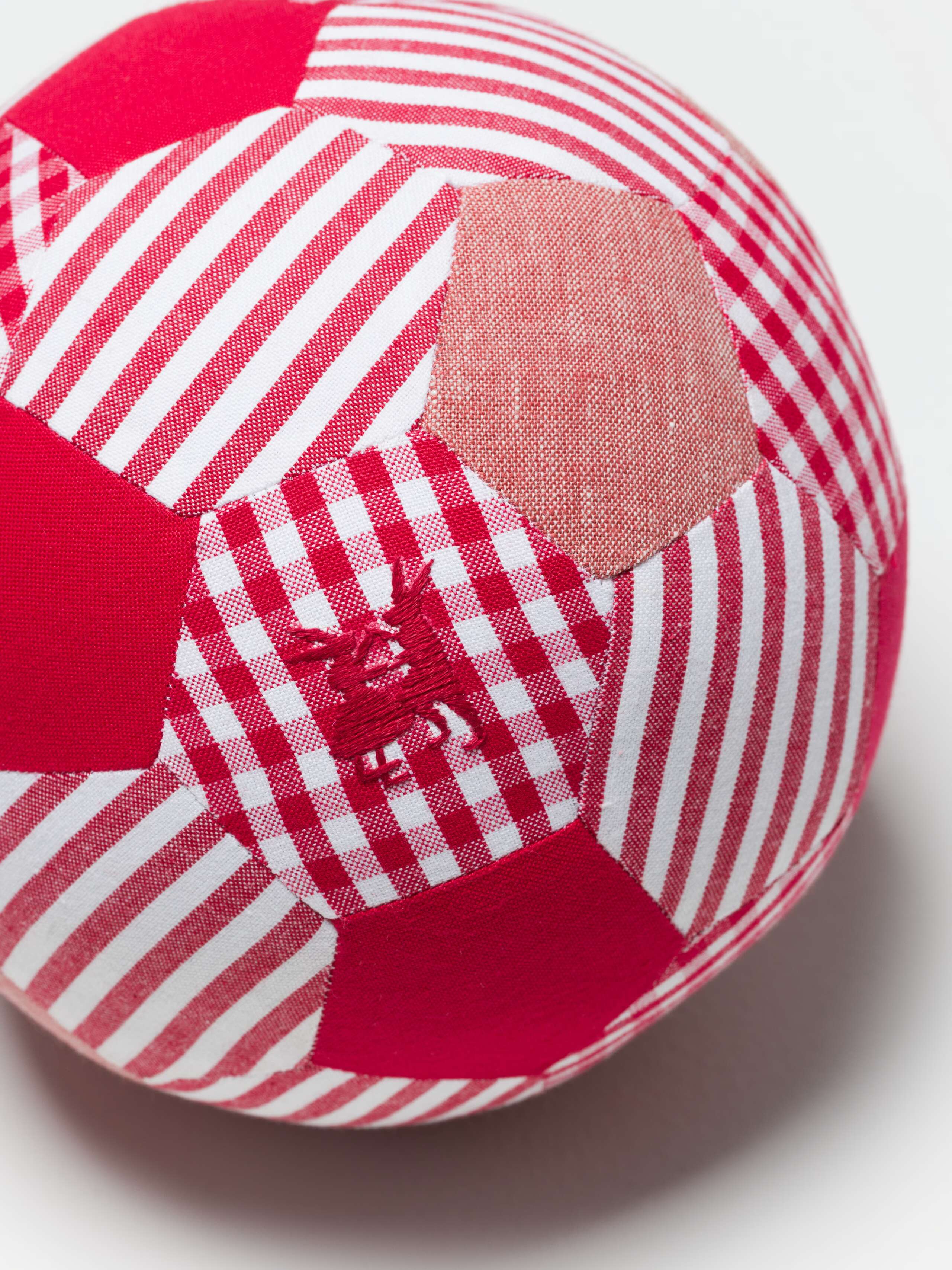 enSoie red football close up