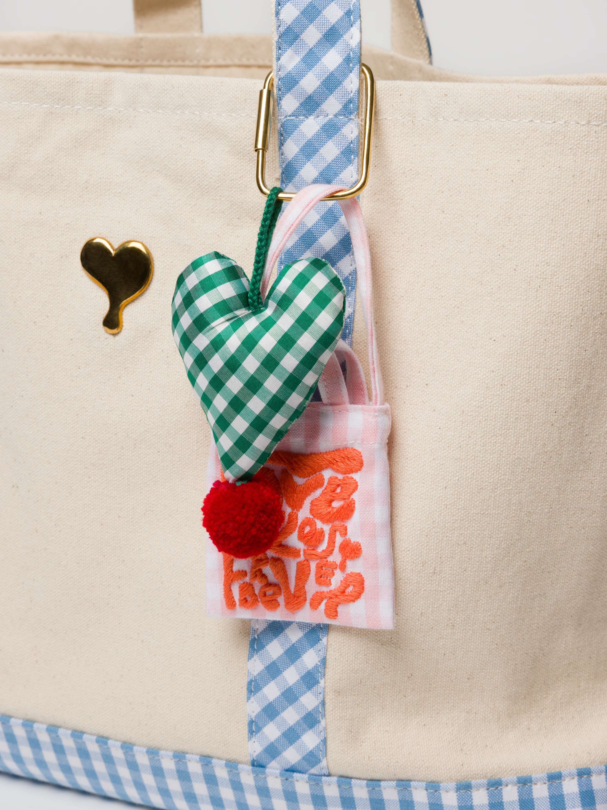 Bag with several Fancy key chains