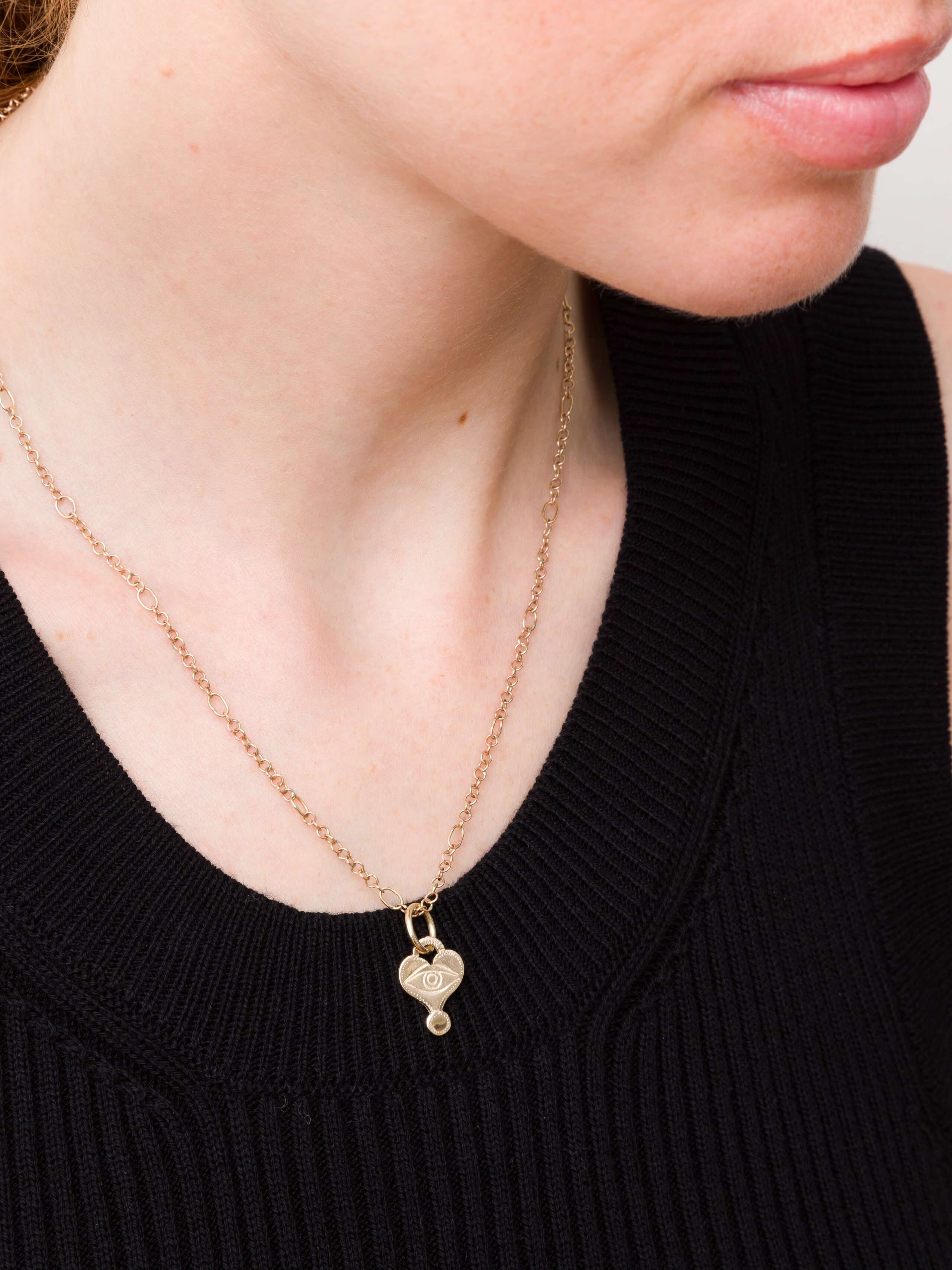 Mini heart Eye pendant in 9 karat gold worn by model