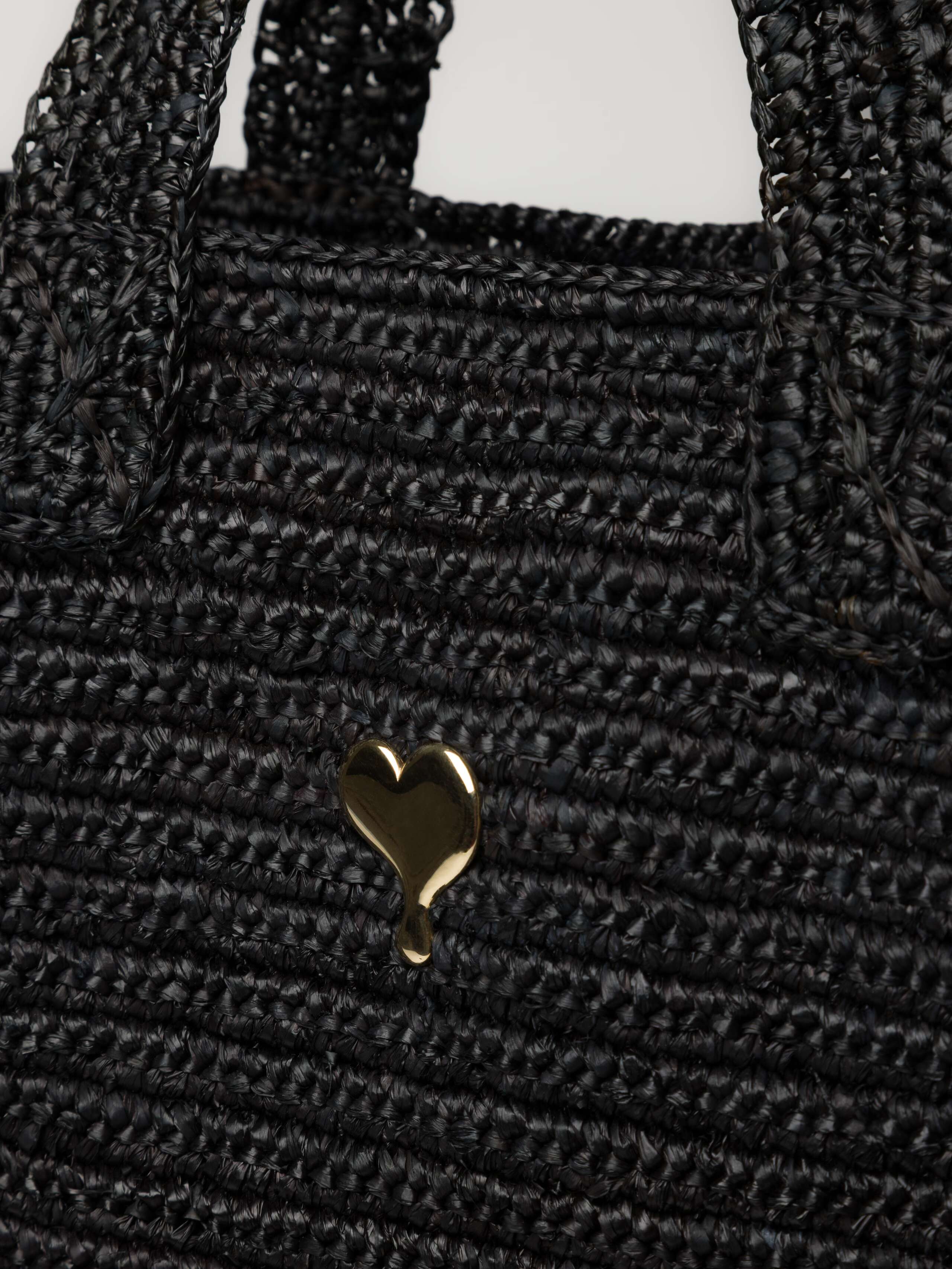 Cabas bag in black raffia woven with ensoie logo and brass heart