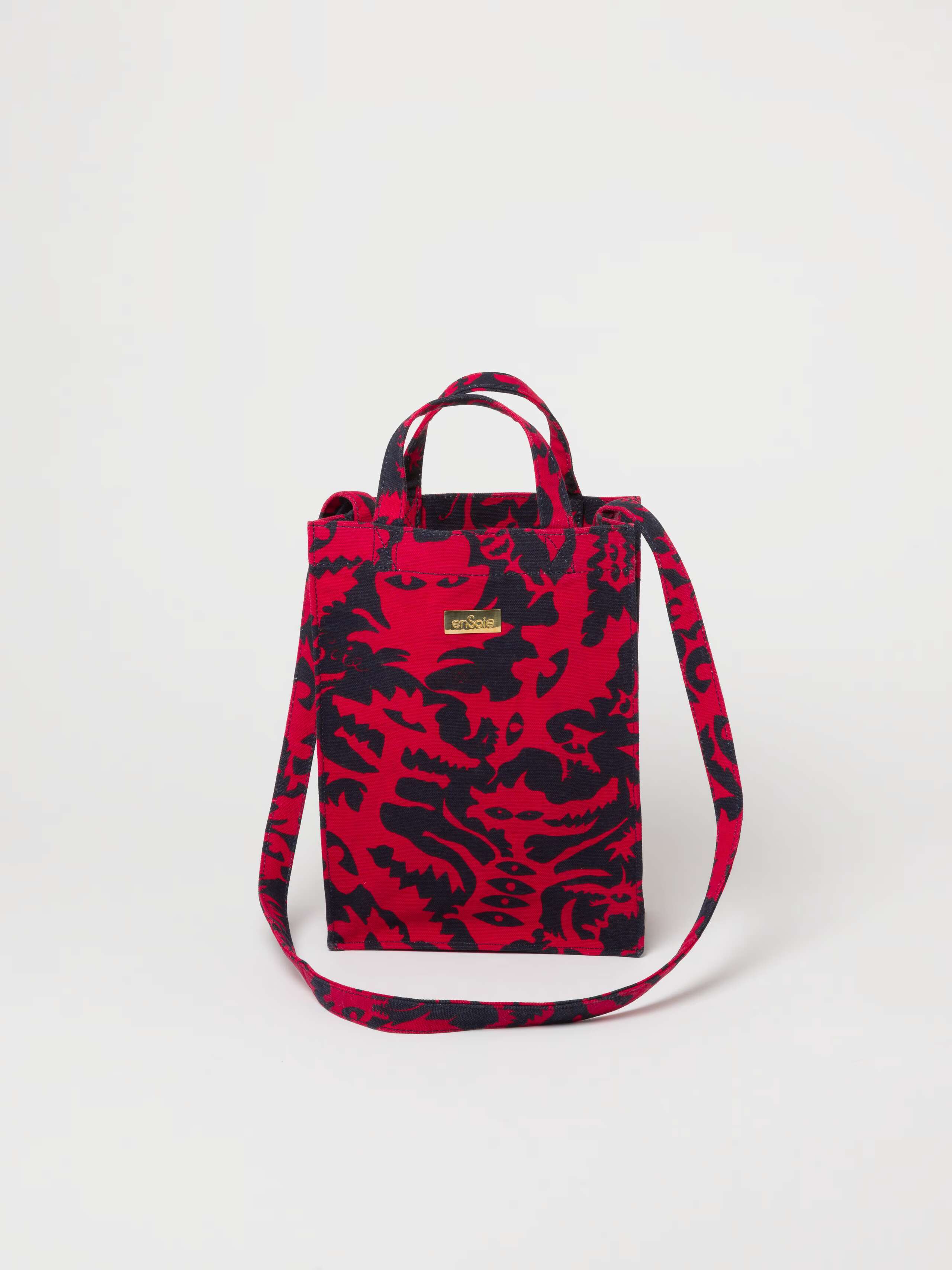 Picture of a canvas bag in red and navy blue shades