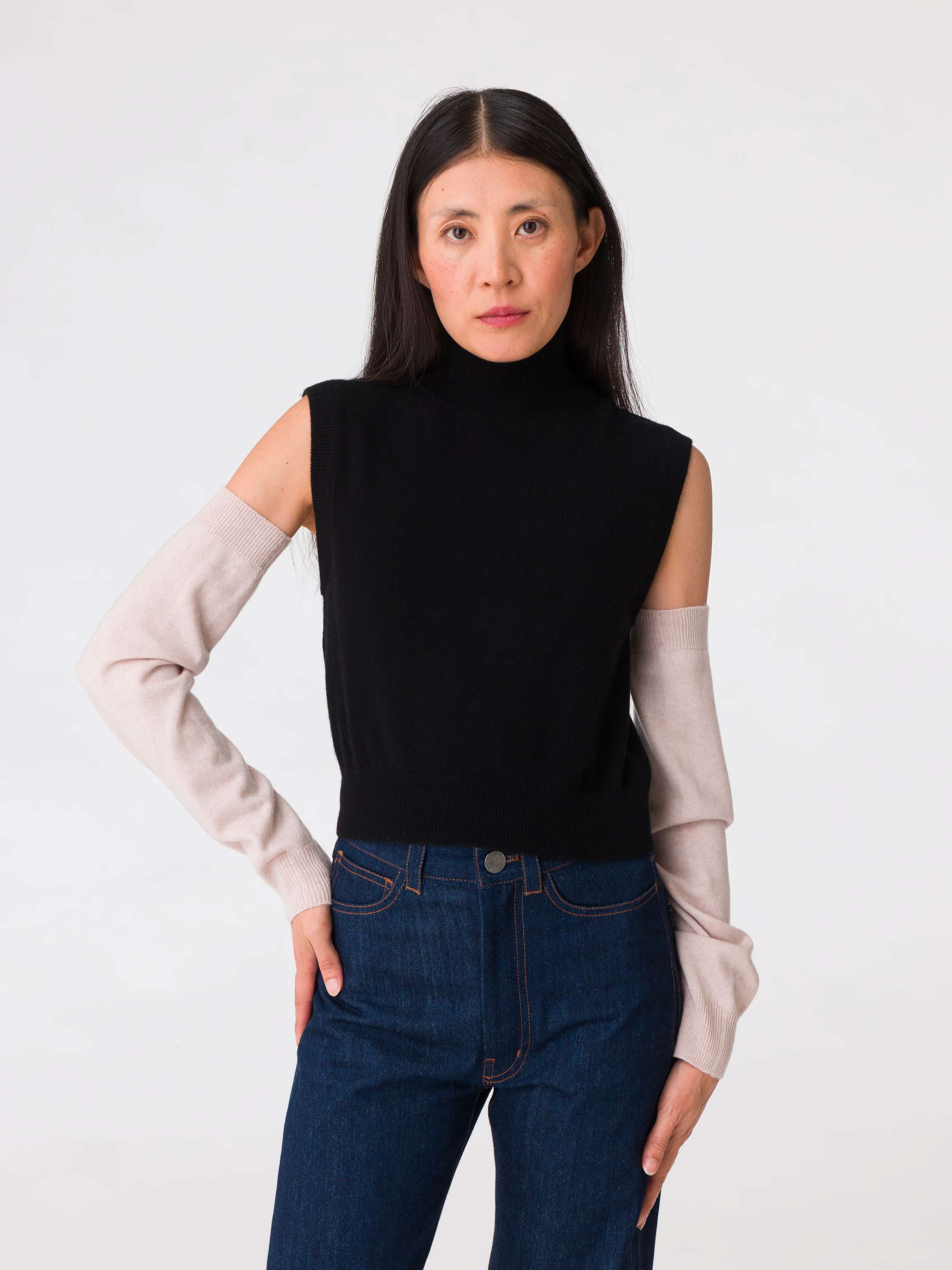 Model wearing the lise sleeves