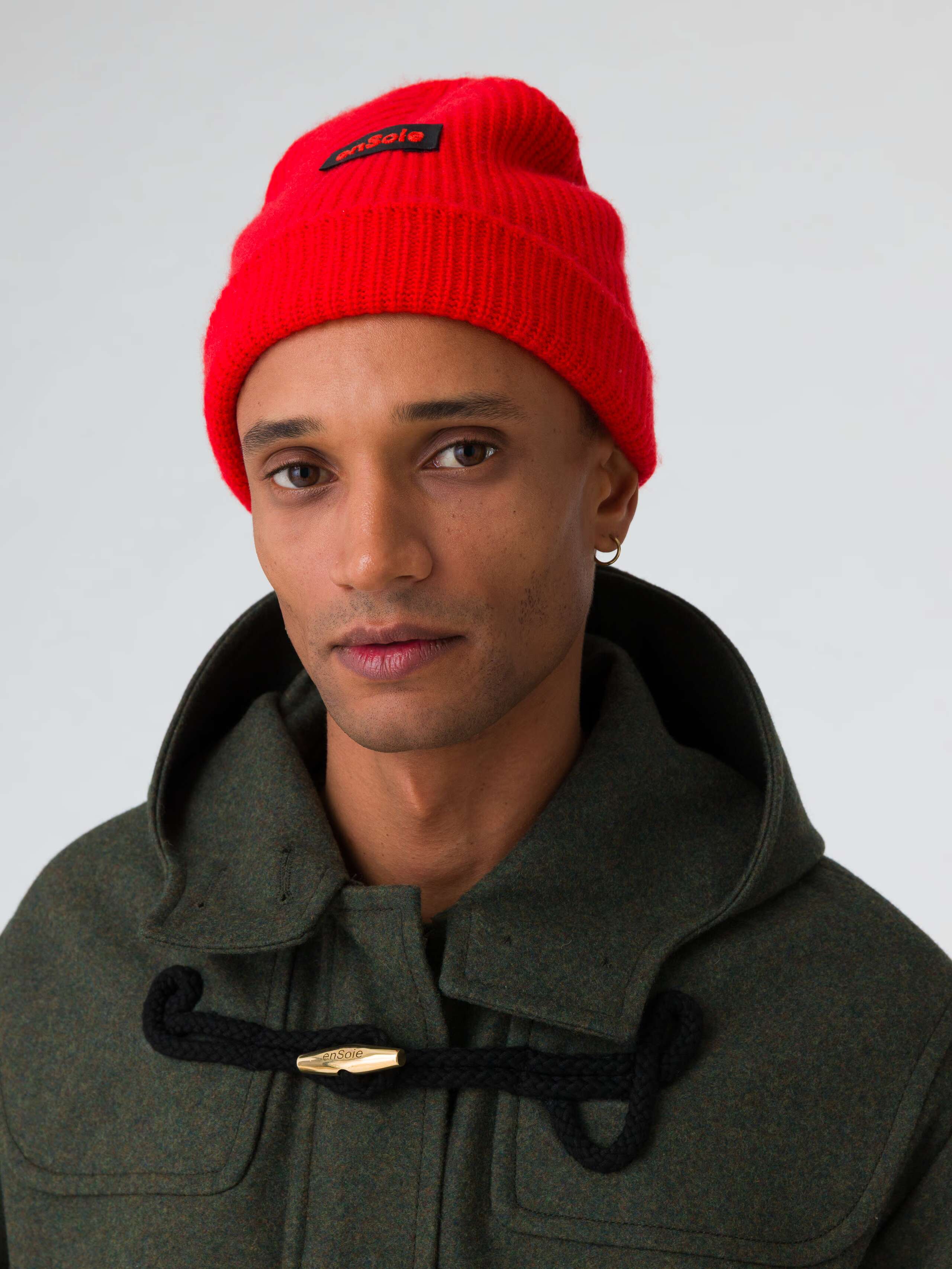 Picture of a man wearing a red knitted cashmere hat