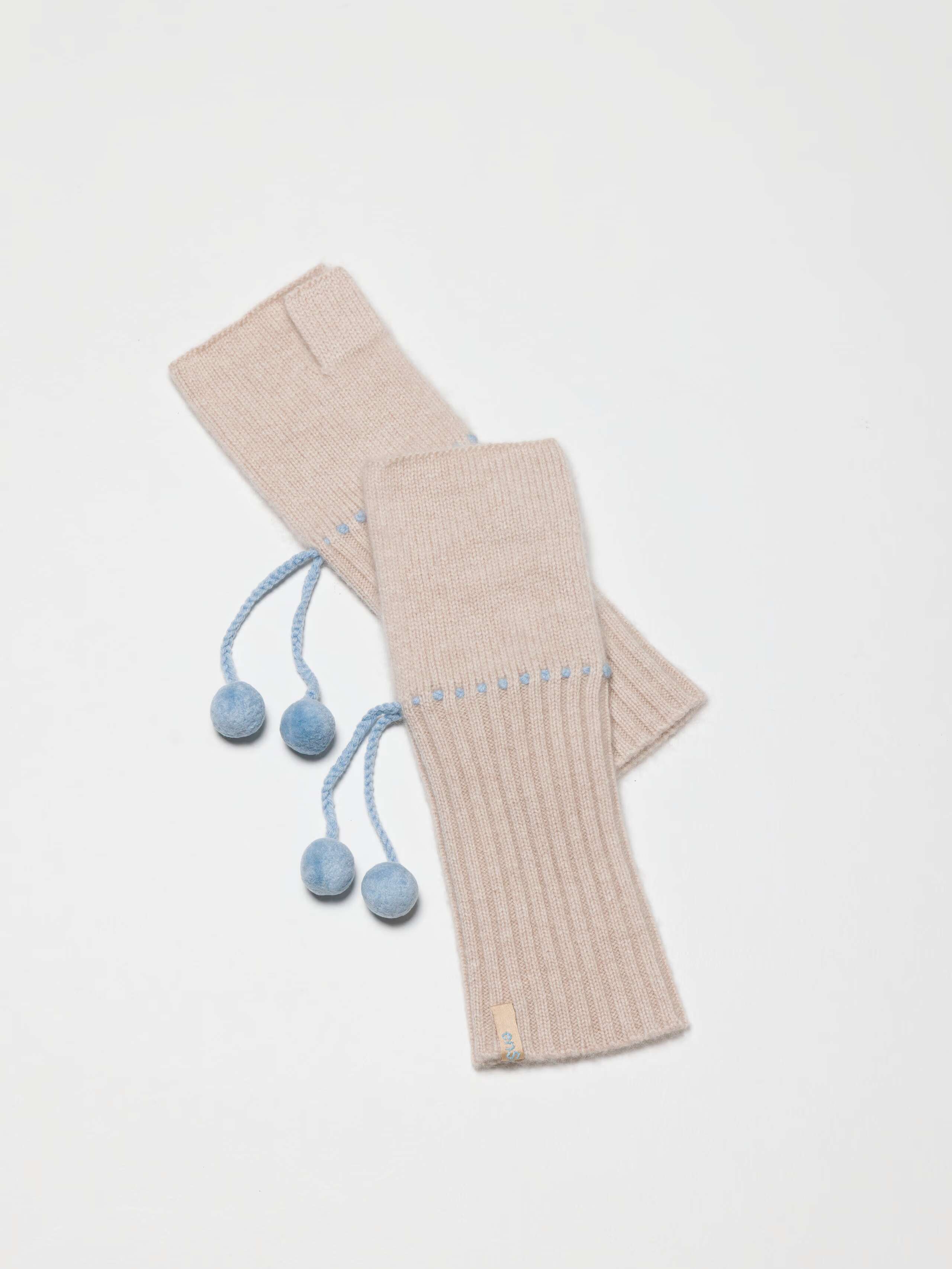 Frida cashmere mitten ins cashmere beige with skyblue pompons