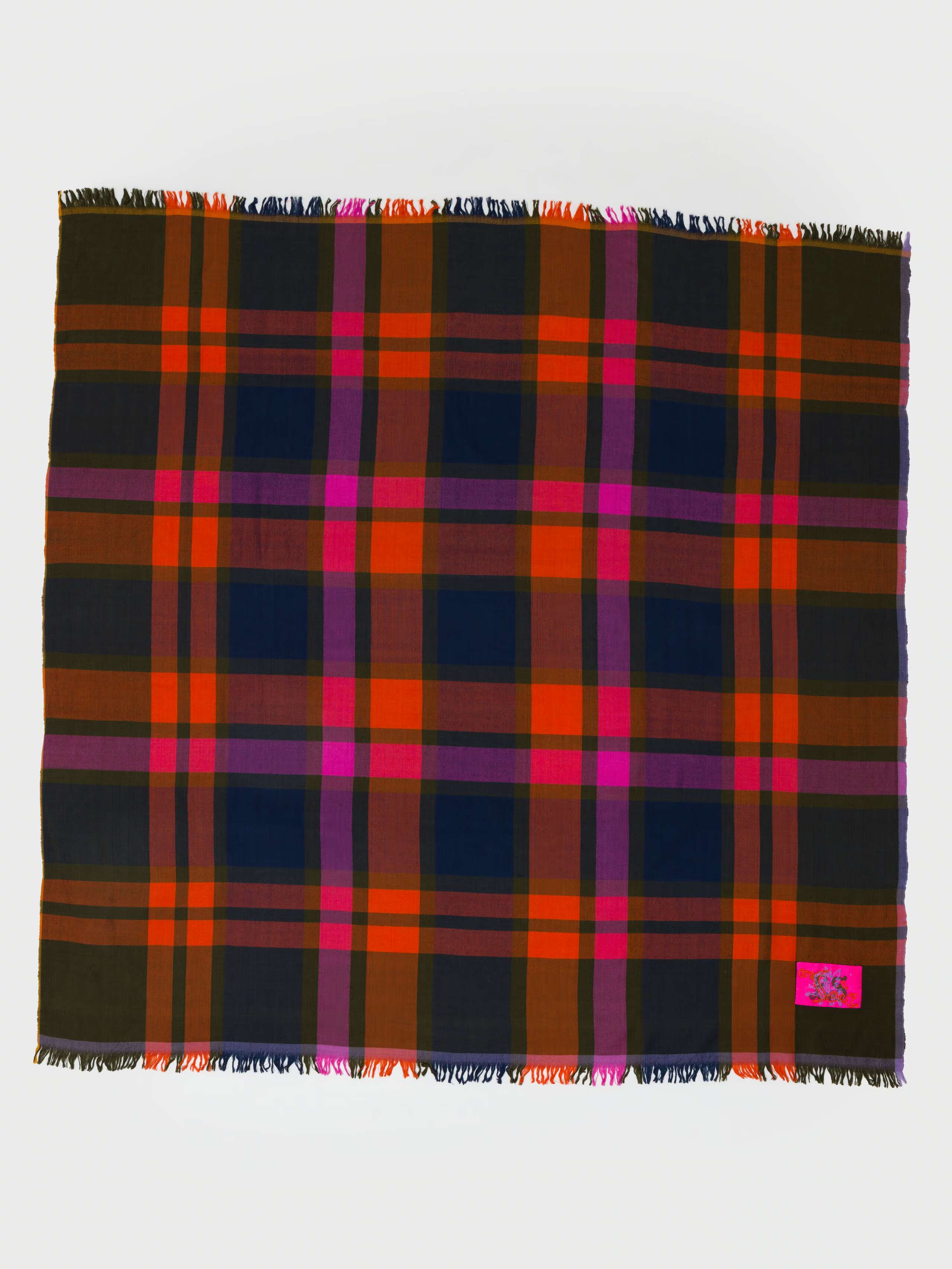 Home is on the road Saga scarf