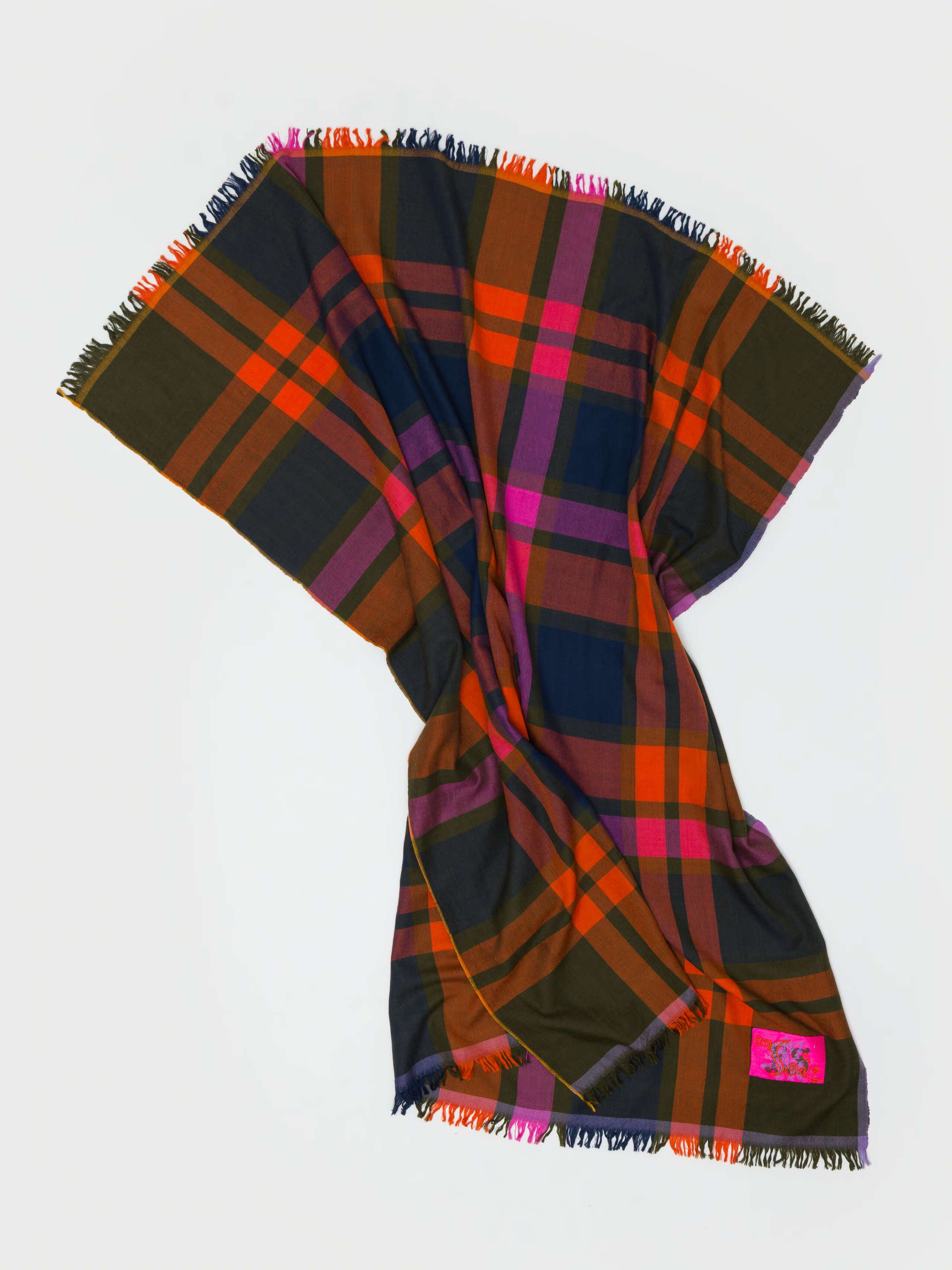 Home is on the road Saga scarf