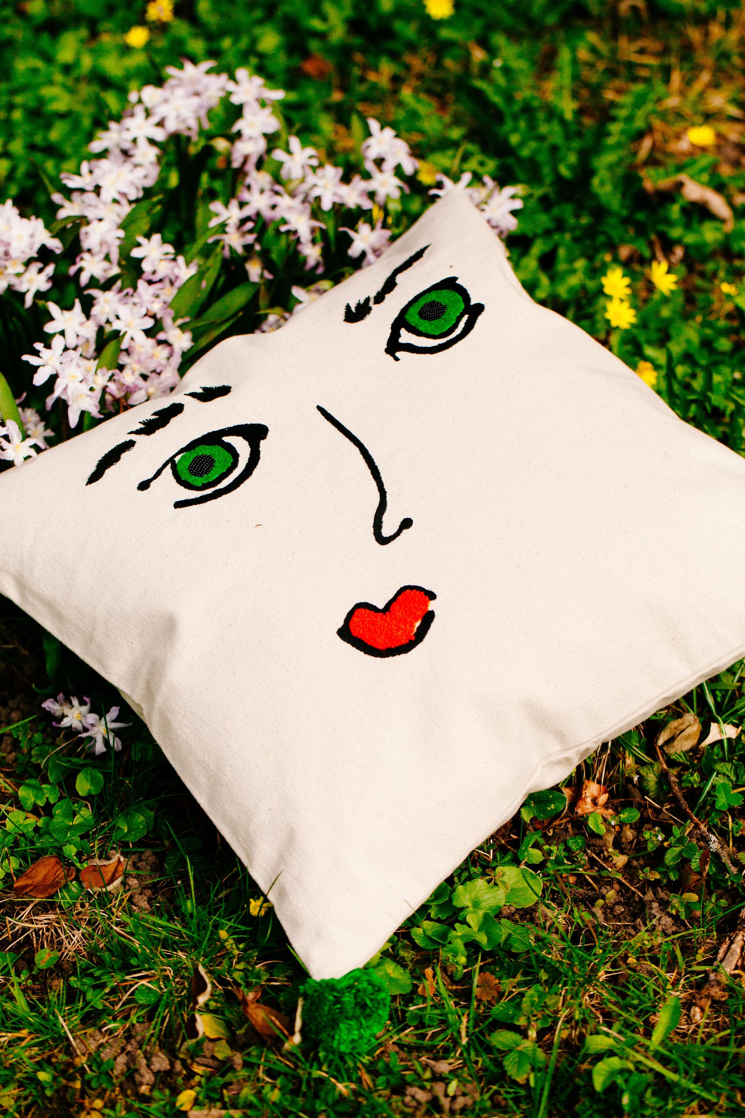 enSoie faces pillows