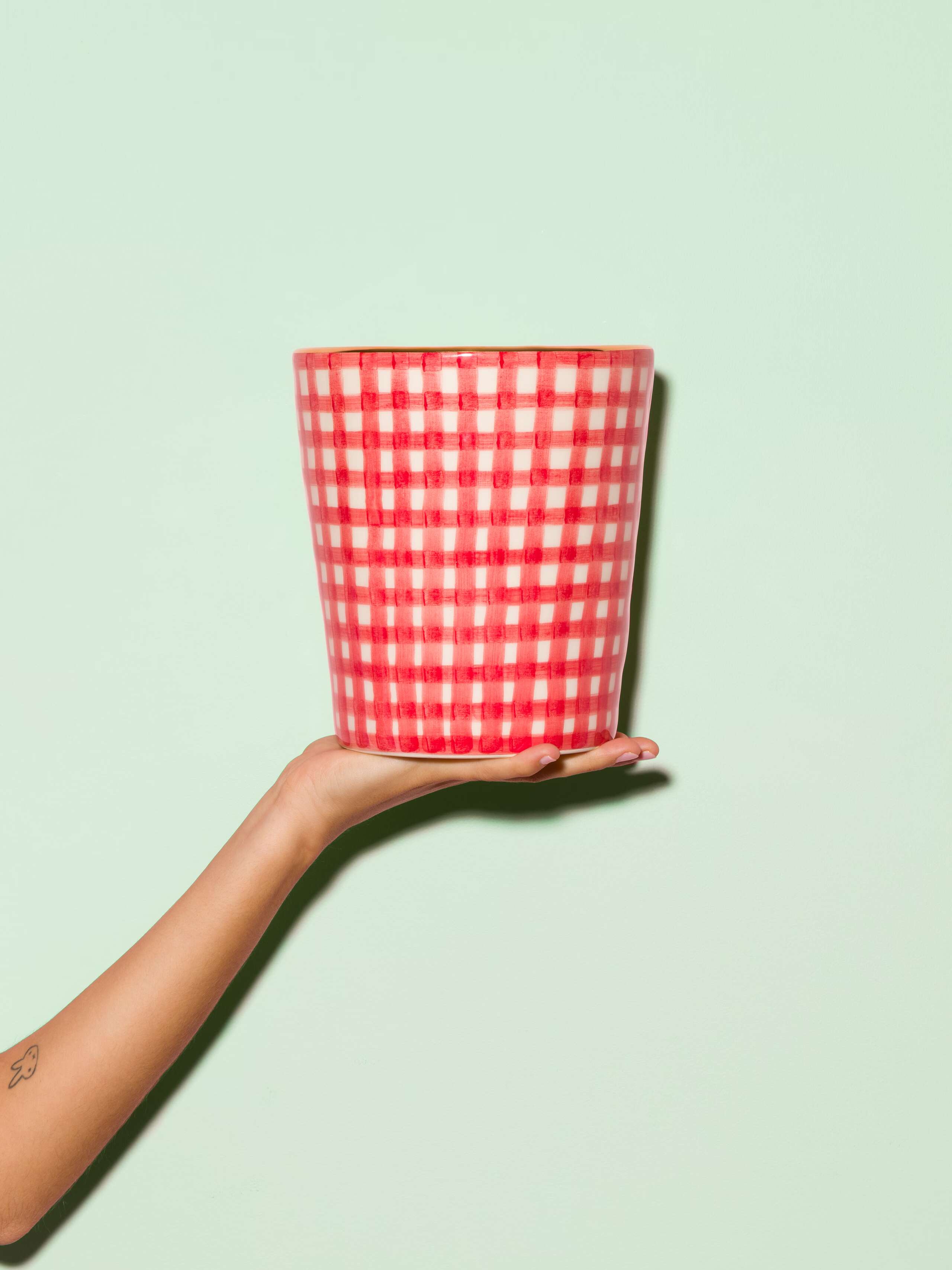 Picture of a big vase featuring a red vichy check pattern