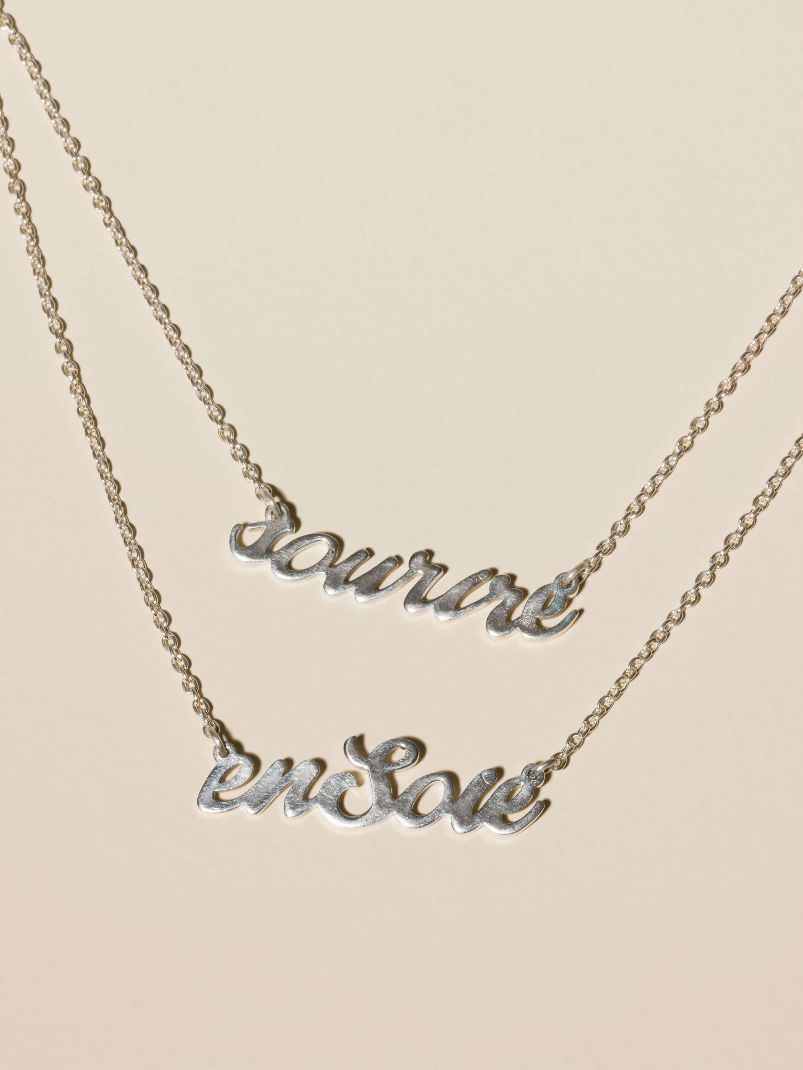 Sourire and enSoie font chain