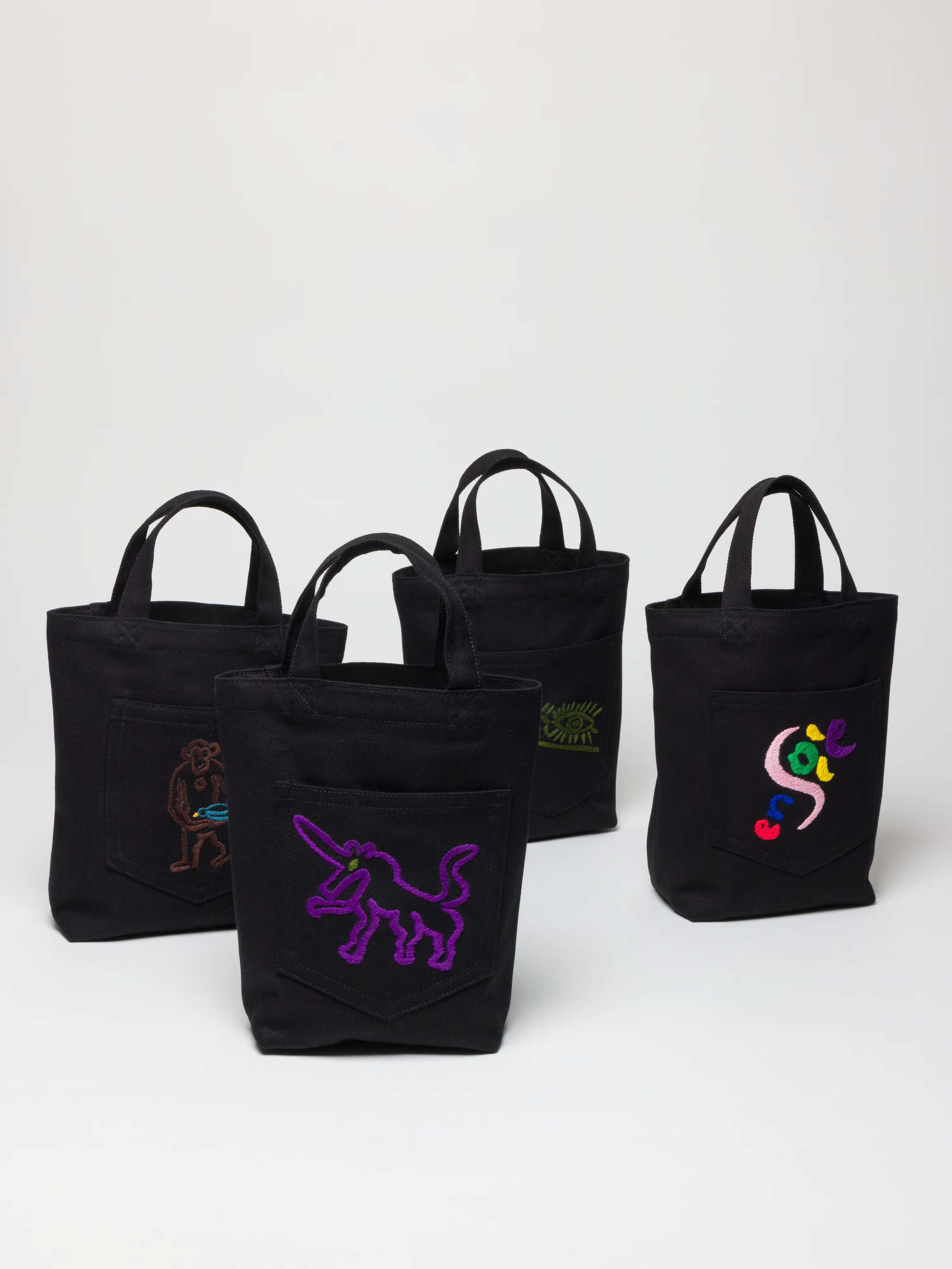 Black Denim paperbag with pocket and embroidery in four sujets and colourations