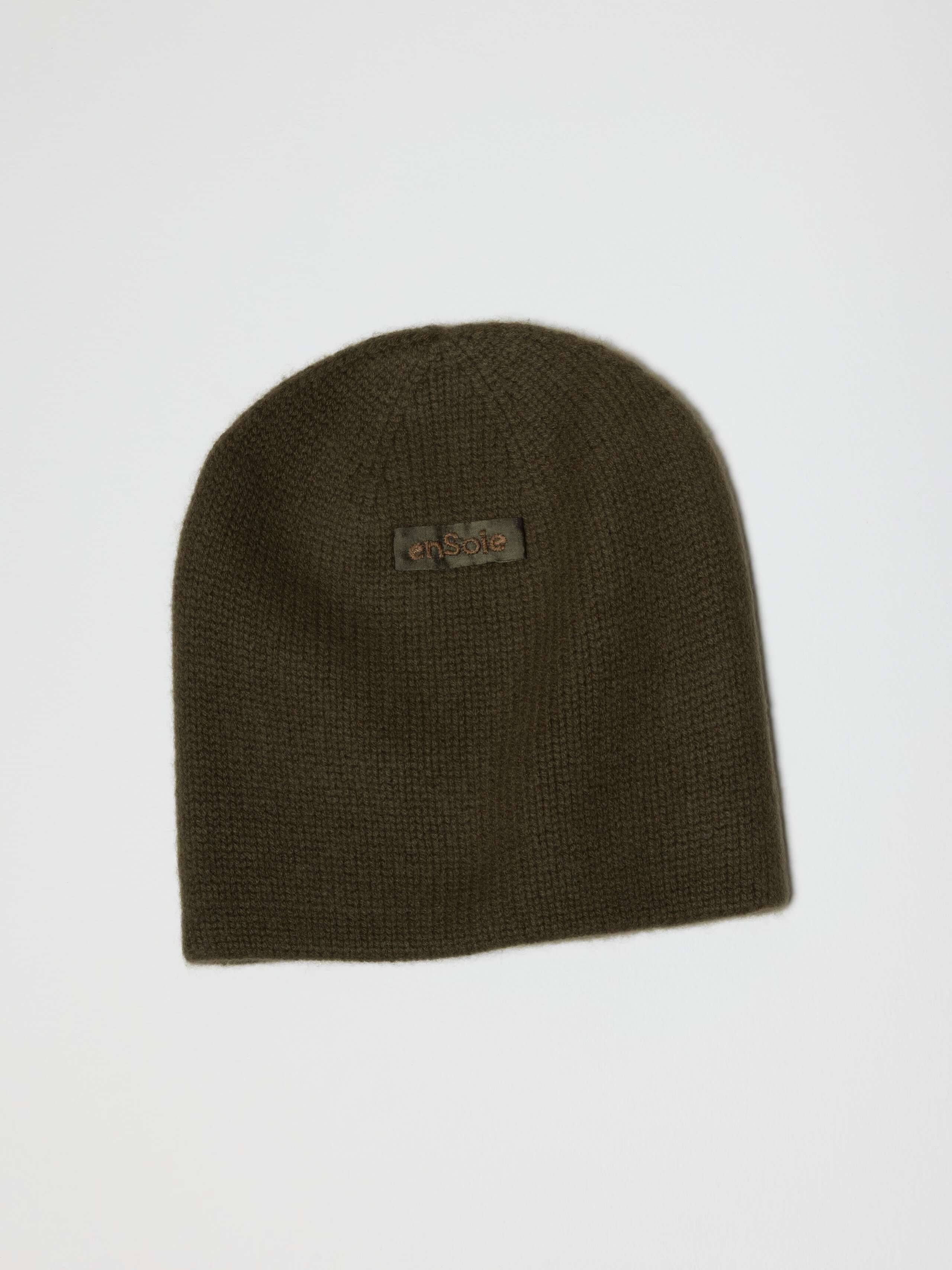 Picture of an oilve green cashmere beanie