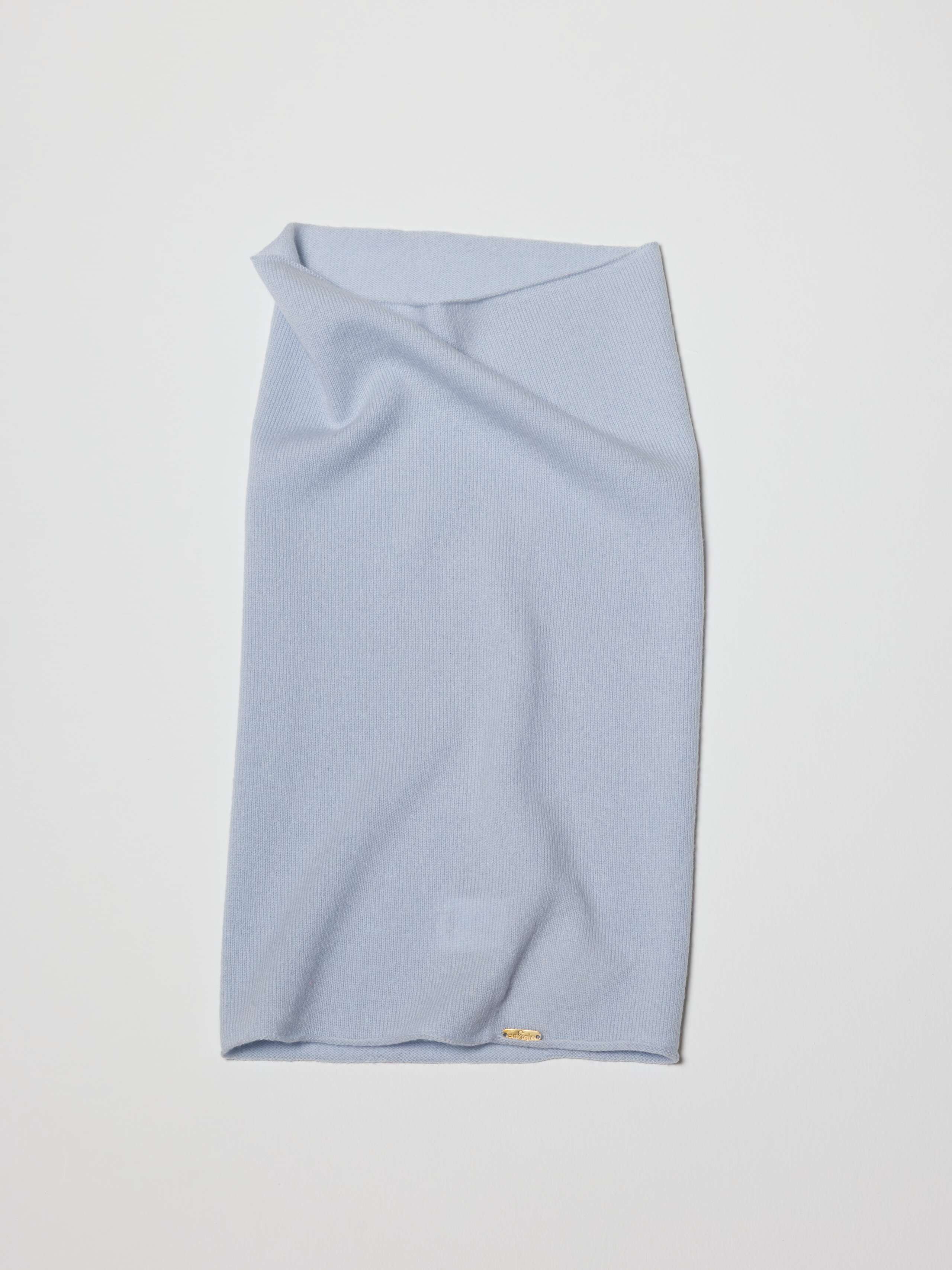 Picture of a light blue fine knit tube hat made from finest wool and cashmere