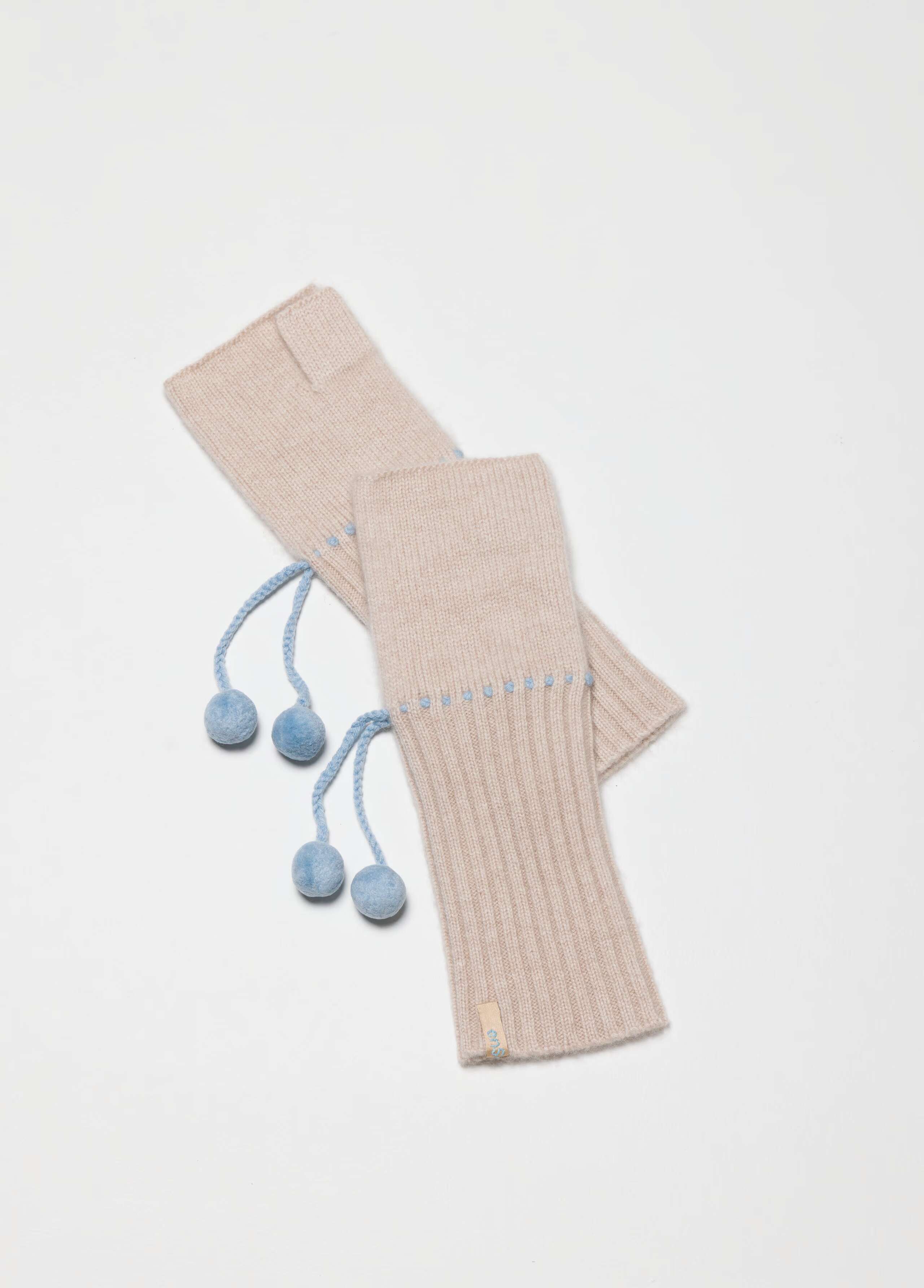 Frida cashmere mitten ins cashmere beige with skyblue pompons